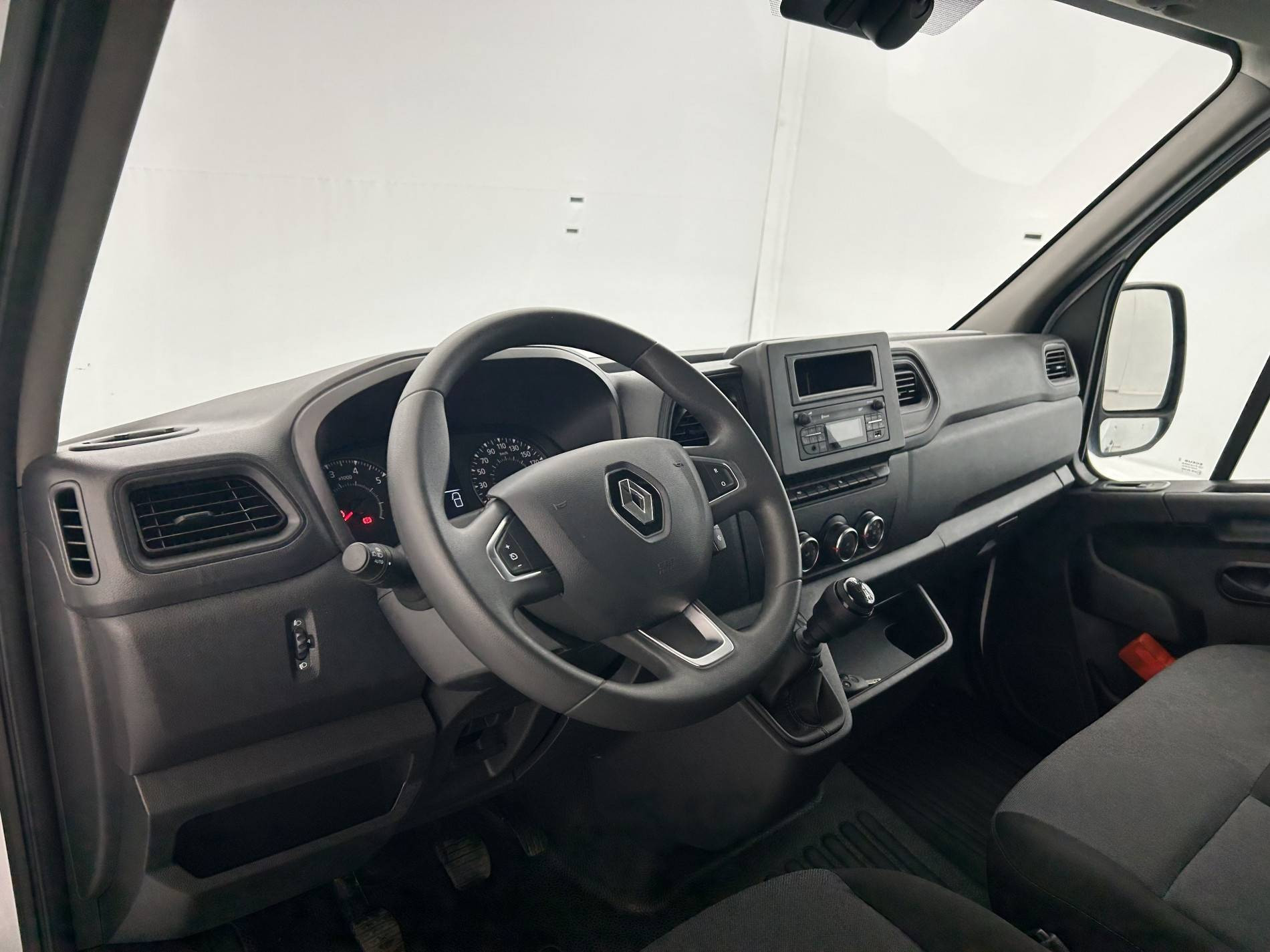 Vente en ligne Renault Master Fourgon MASTER FGN TRAC F3500 L3H3 BLUE DCI 135 au prix de 26 490 €