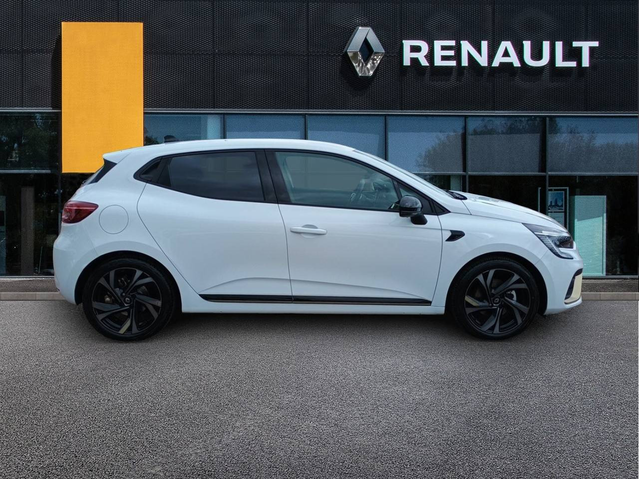 Vente en ligne Renault Clio 5 Clio E-Tech full hybrid 145 au prix de 19 790 €