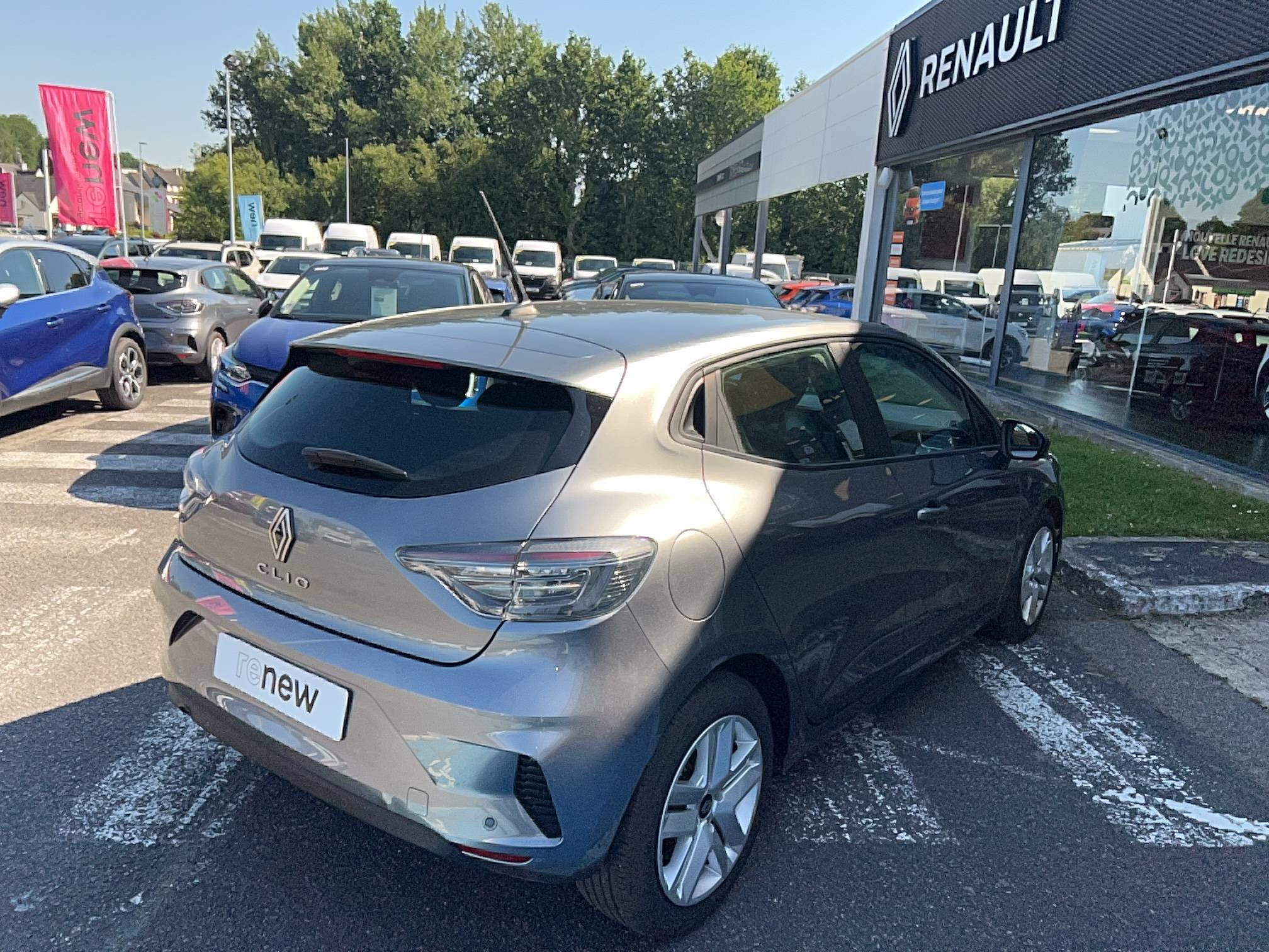 Vente en ligne Renault Clio 5 Clio TCe 90 au prix de 15 990 €