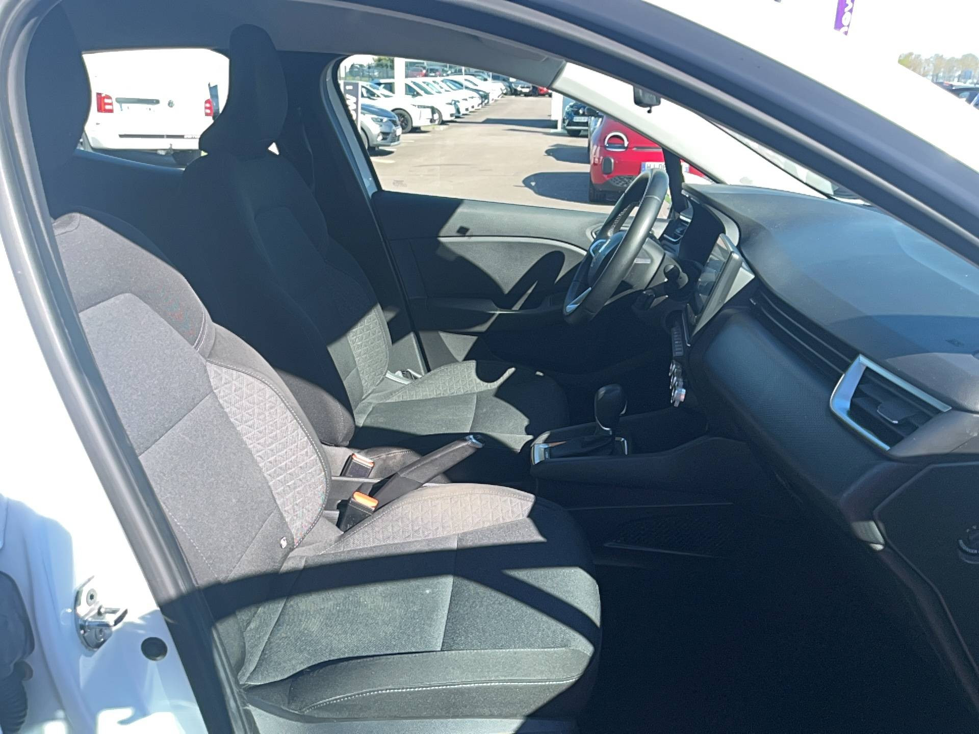 Vente en ligne Renault Clio 5 Clio E-Tech 140 - 21N au prix de 15 491 €