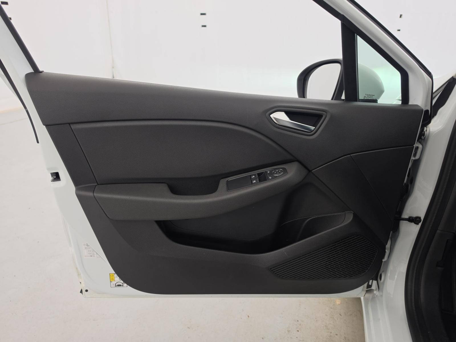 Vente en ligne Renault Clio 5 CLIO SOCIETE E-TECH 140 - 21N au prix de 13 290 €
