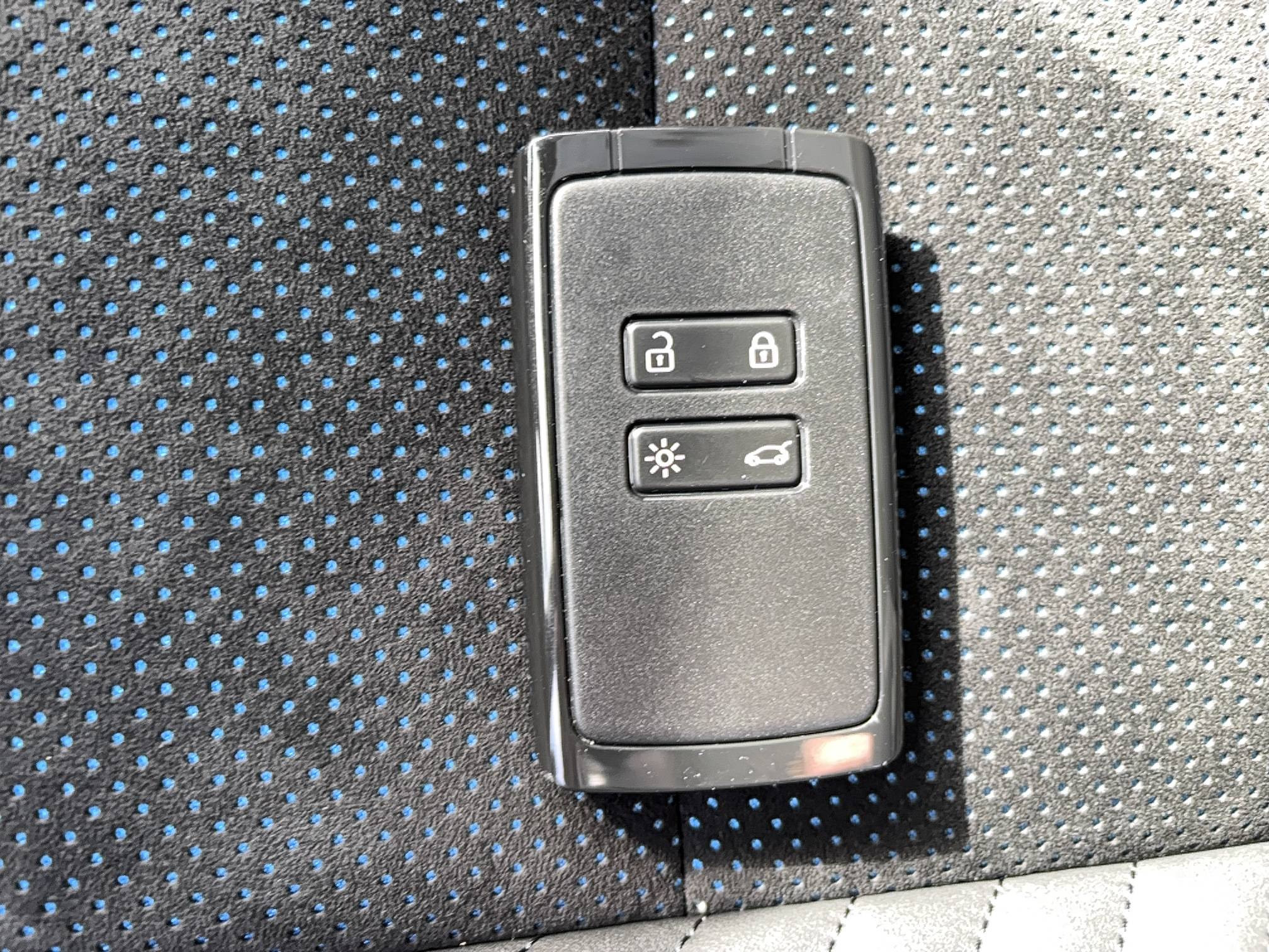 Vente en ligne Renault Rafale  hyper hybrid E-Tech 300 ch 4x4 au prix de 59 900 €