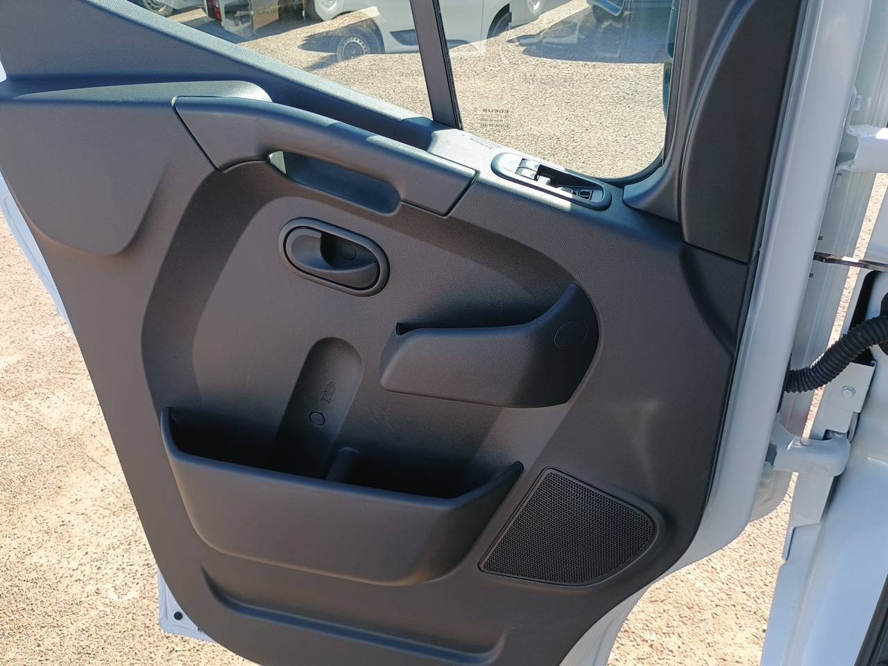 Vente en ligne Renault Master Fourgon MASTER FGN TRAC F3300 L2H2 BLUE DCI 135 au prix de 23 490 €