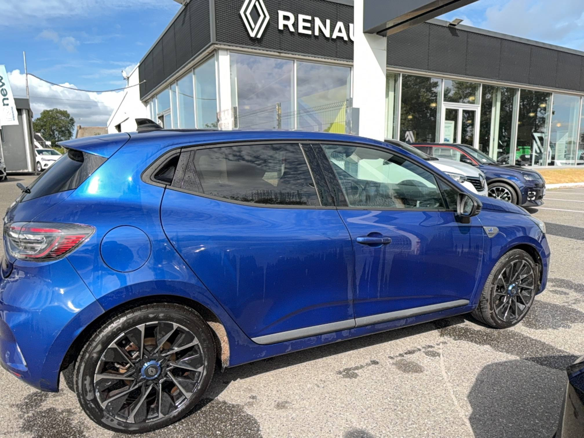 Vente en ligne Renault Clio 5 Clio E-Tech full hybrid 145 au prix de 21 500 €
