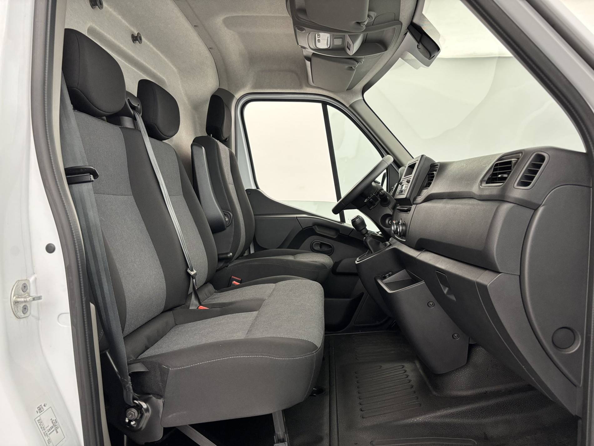 Vente en ligne Renault Master Fourgon MASTER FGN TRAC F3500 L2H2 BLUE DCI 135 au prix de 22 990 €