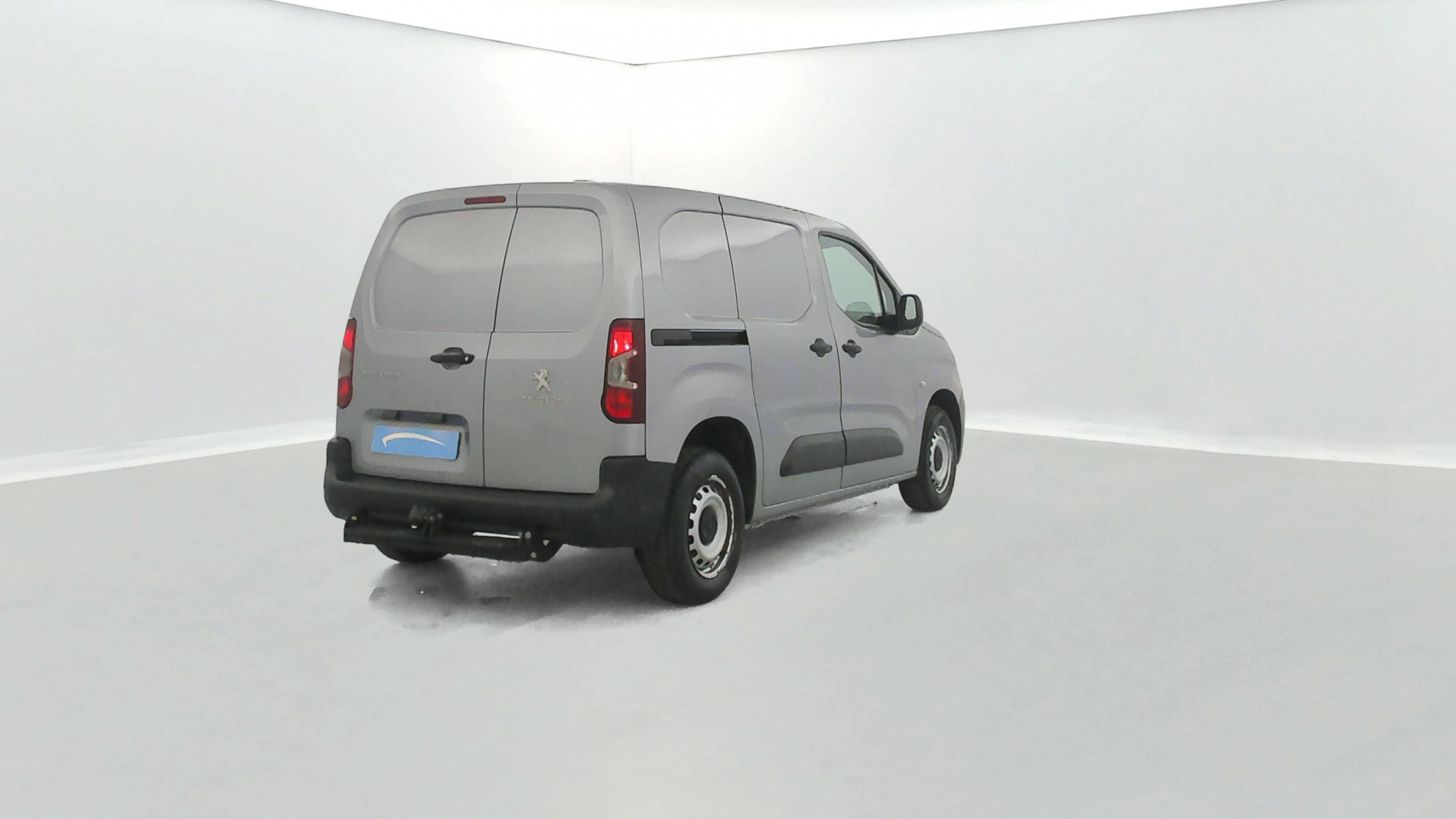 Vente en ligne Peugeot Partner Fourgon  STANDARD 650 KG BLUEHDI 100 S&S BVM5 au prix de 11 790 €