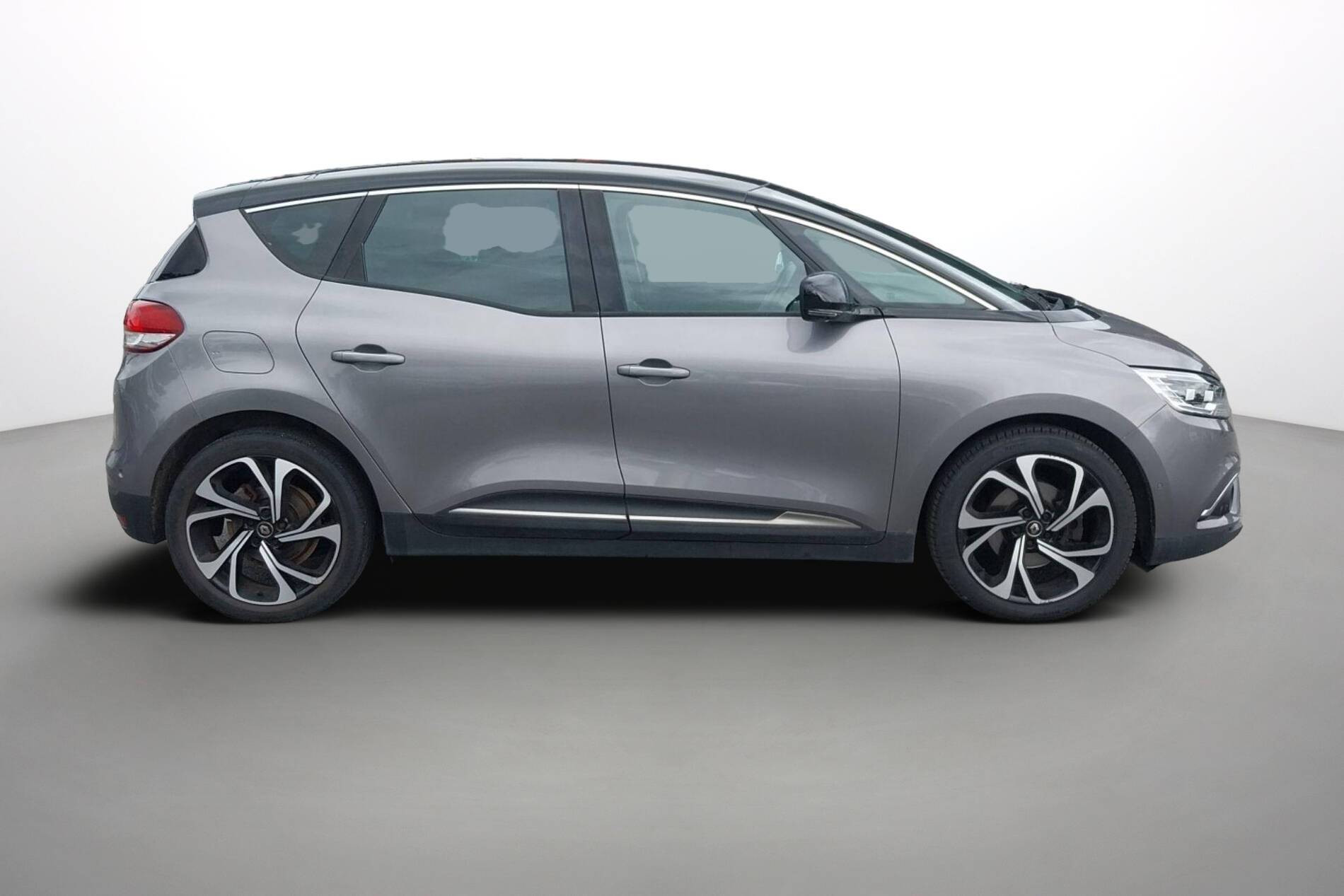 Vente en ligne Renault Scenic 4 Scenic TCe 140 FAP au prix de 17 790 €