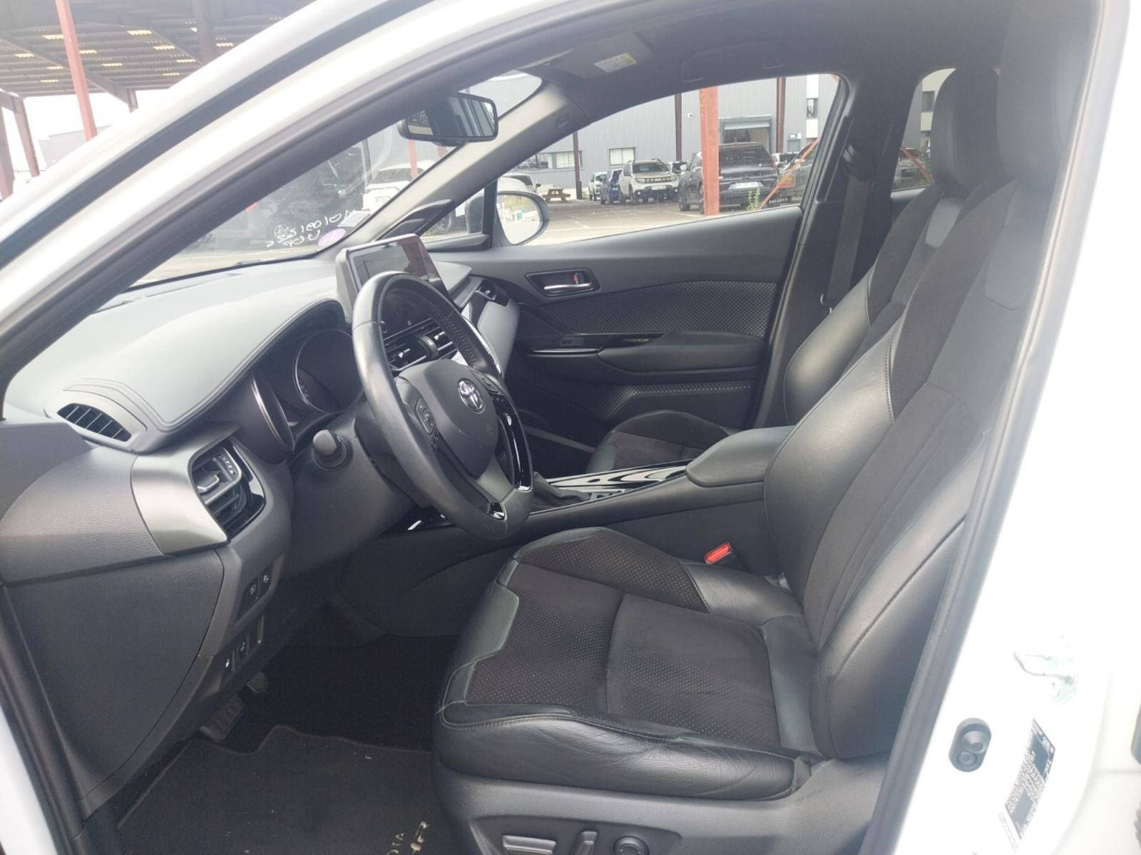 Vente en ligne Toyota C-HR C-HR Hybride 2.0L au prix de 23 990 €