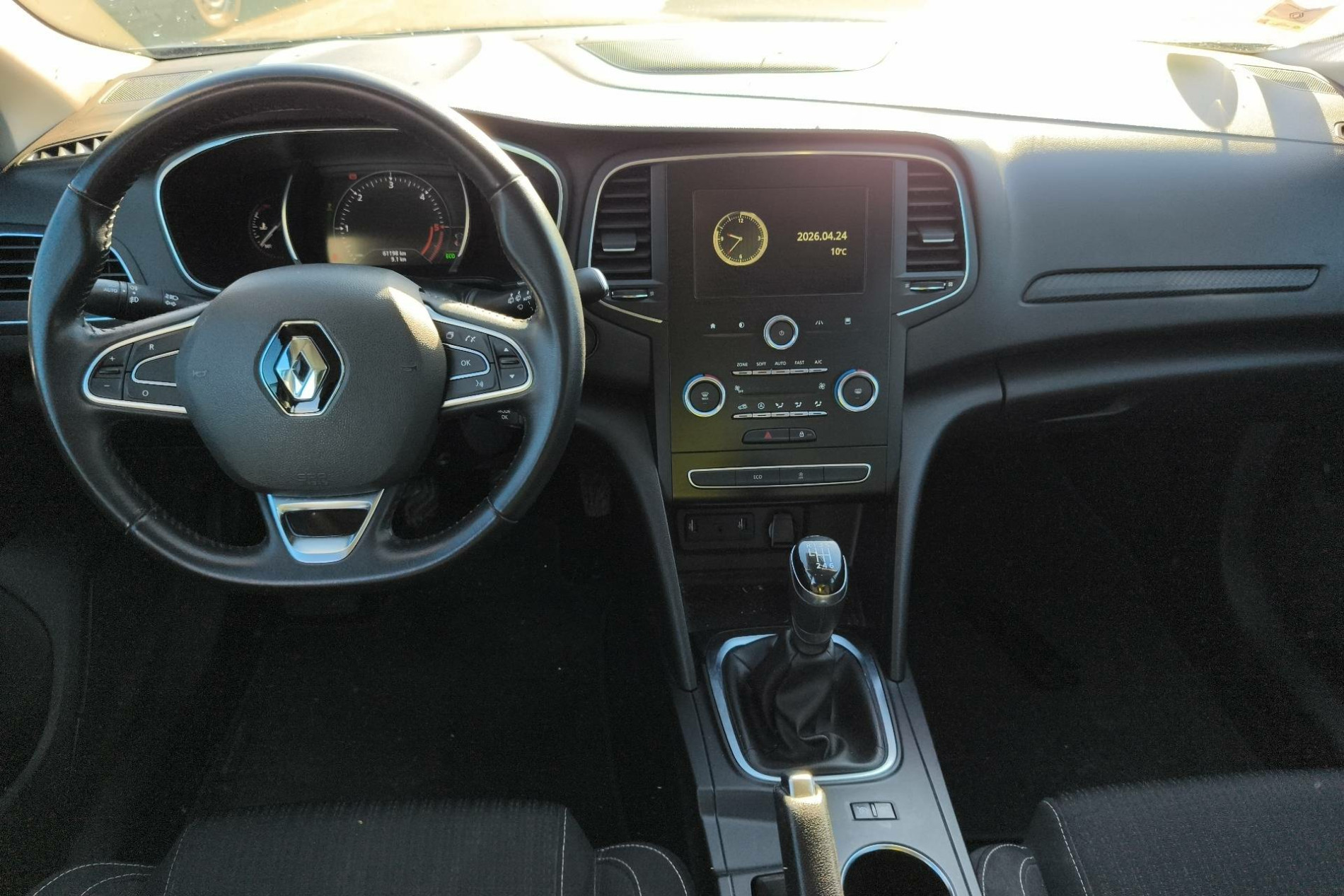 Vente en ligne Renault Megane 4 Mégane IV Berline Blue dCi 115 au prix de 14 990 €