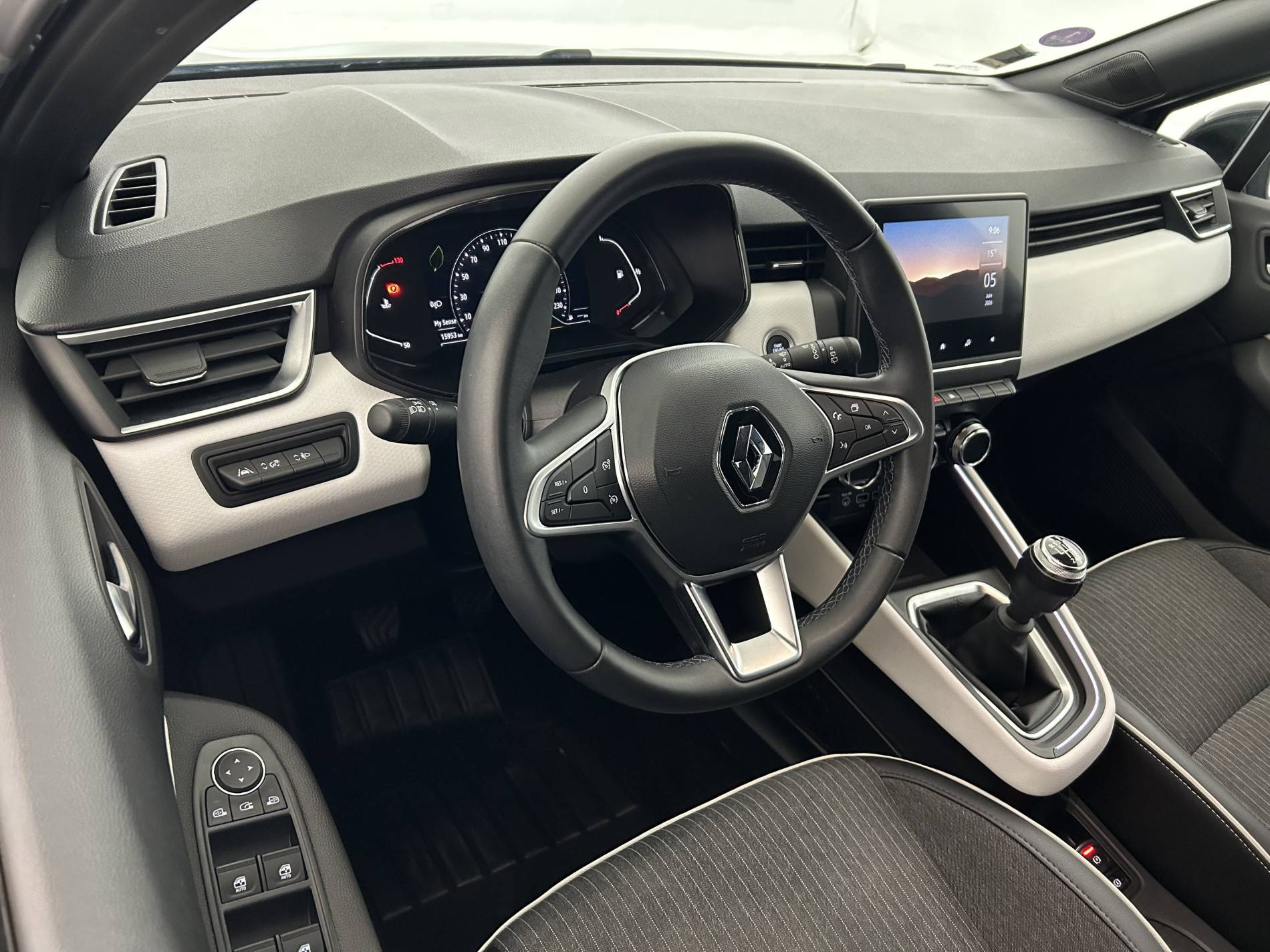Vente en ligne Renault Clio 5 Clio TCe 90 - 21N au prix de 15 290 €