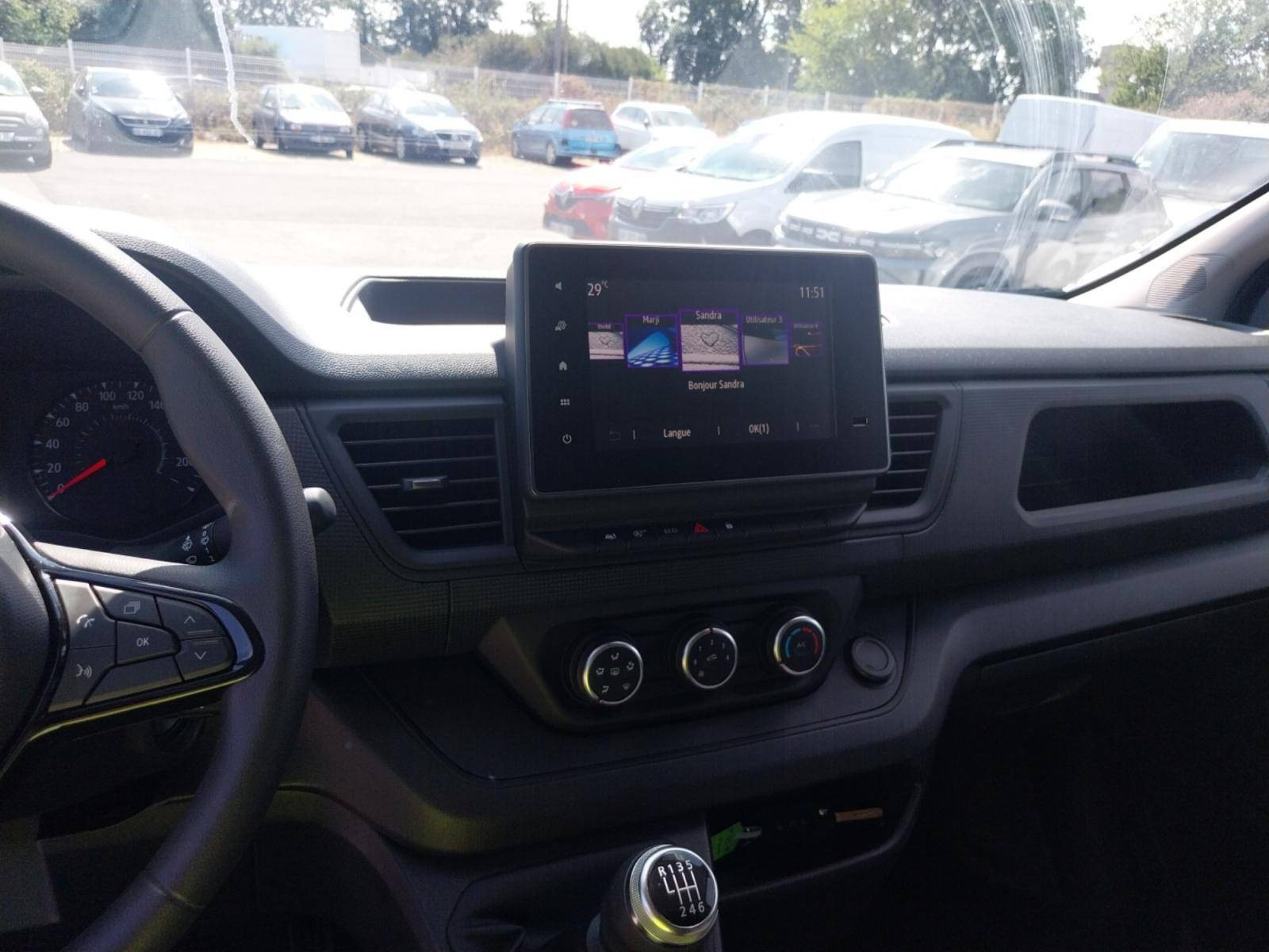 Vente en ligne Renault Trafic 3 Fourgon TRAFIC FG BLUE DCI 110 L1H1 2T8 GSR2 au prix de 24 900 €