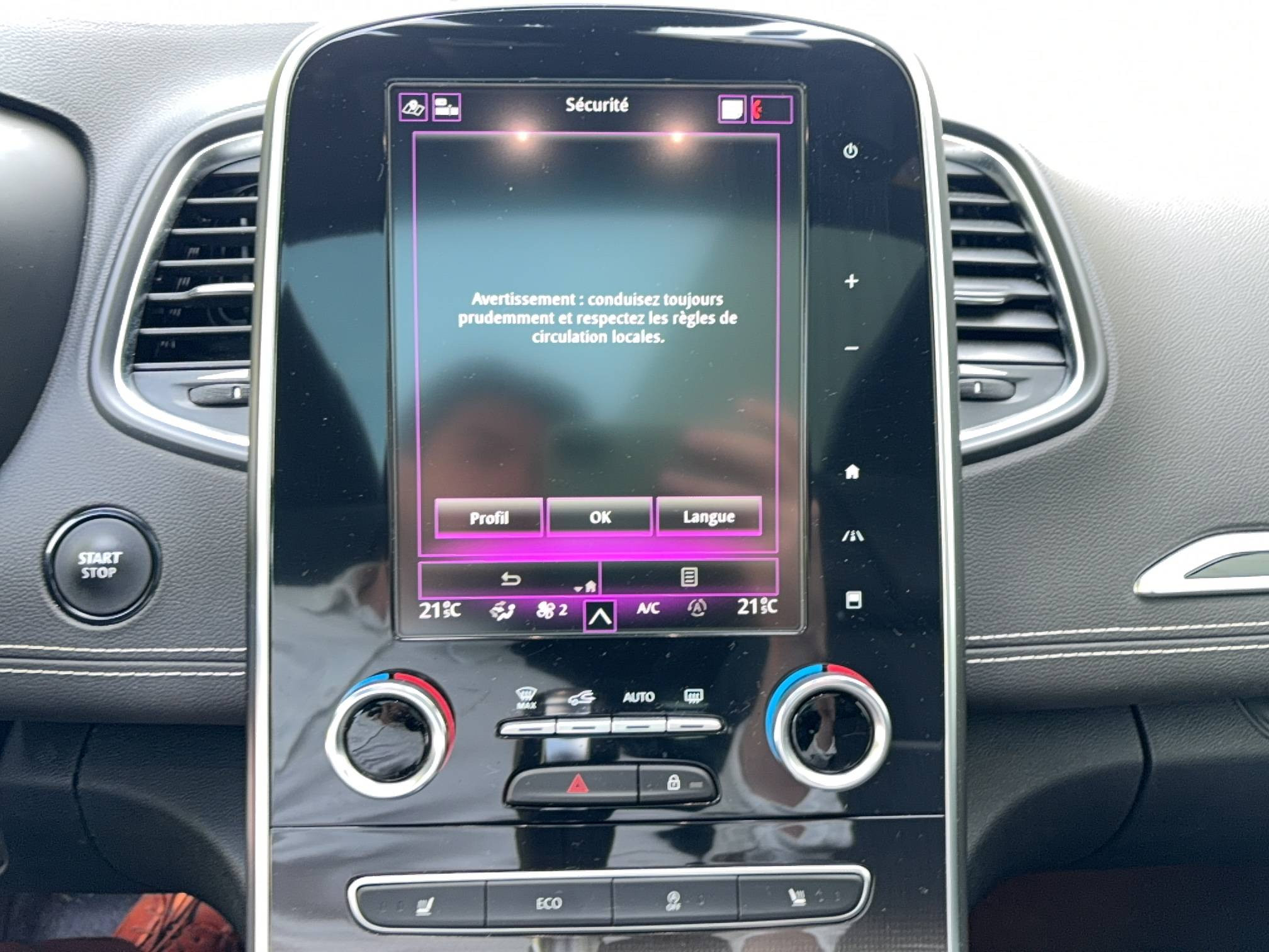 Vente en ligne Renault Grand Scenic 4 Grand Scenic TCe 140 EDC au prix de 22 590 €