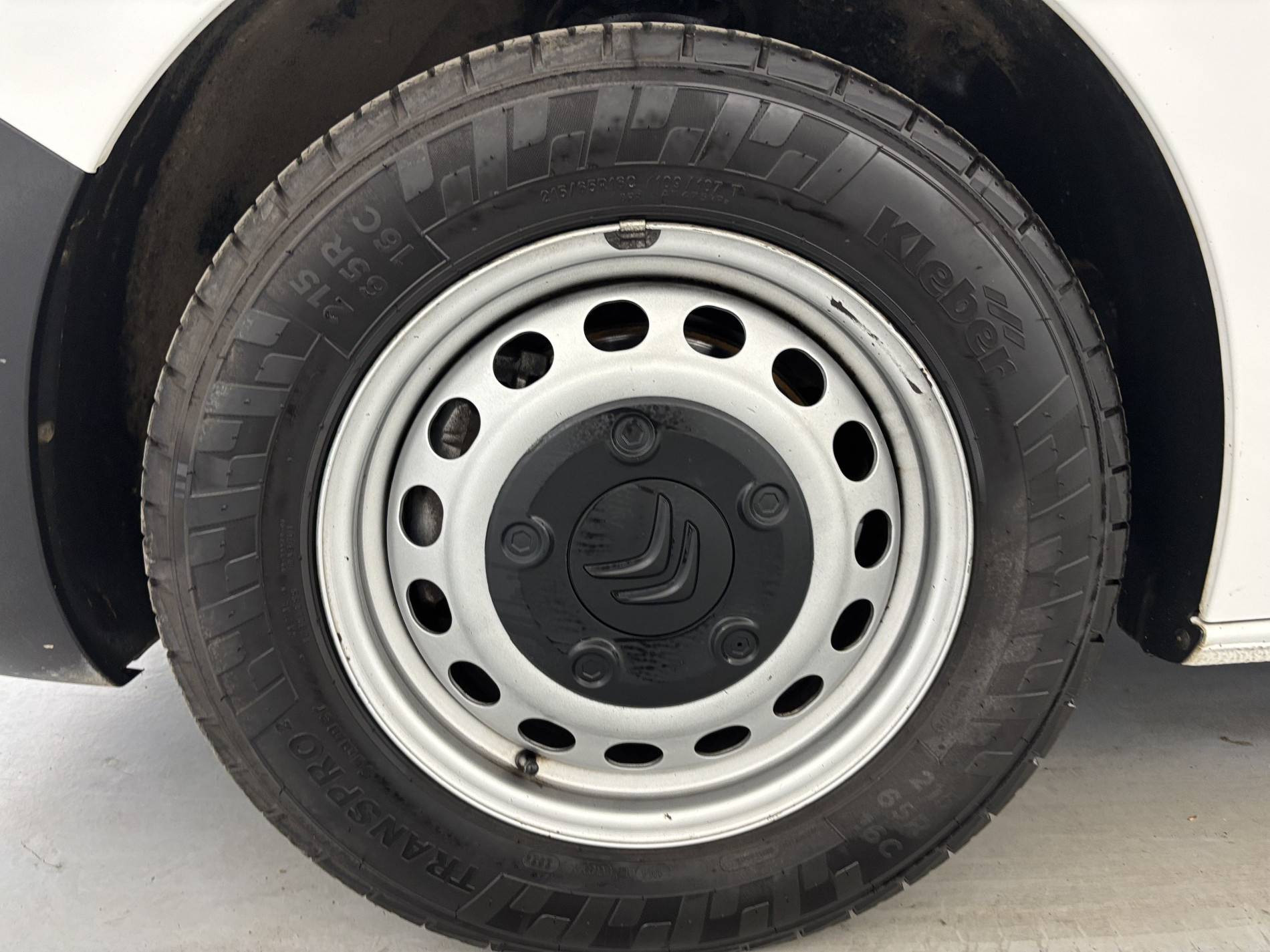 Vente en ligne Citroën Jumper Fourgon JUMPY FGN M BLUEHDI 120 S&S BVM6 au prix de 19 490 €