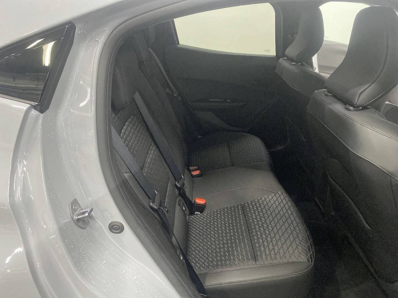 Vente en ligne Renault Clio 6 Clio E-Tech full hybrid 160 ch au prix de 50 000 €