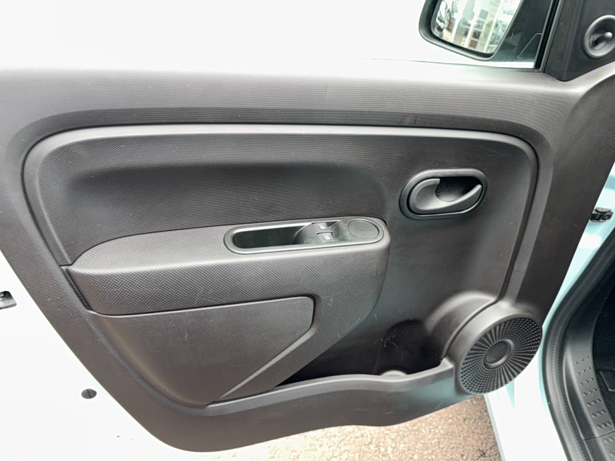 Vente en ligne Renault Twingo Electrique Twingo III E-Tech au prix de 11 990 €