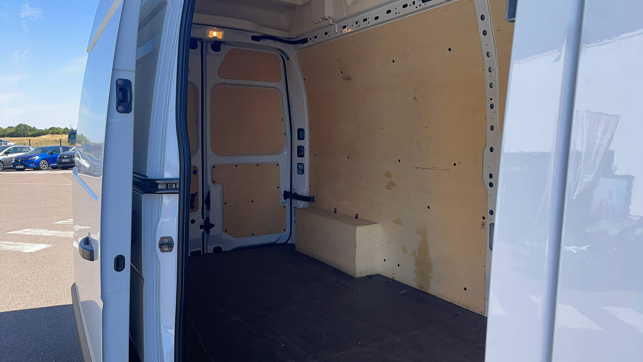Vente en ligne Renault Master Fourgon MASTER FGN TRAC F3500 L3H3 BLUE DCI 135 au prix de 25 700 €