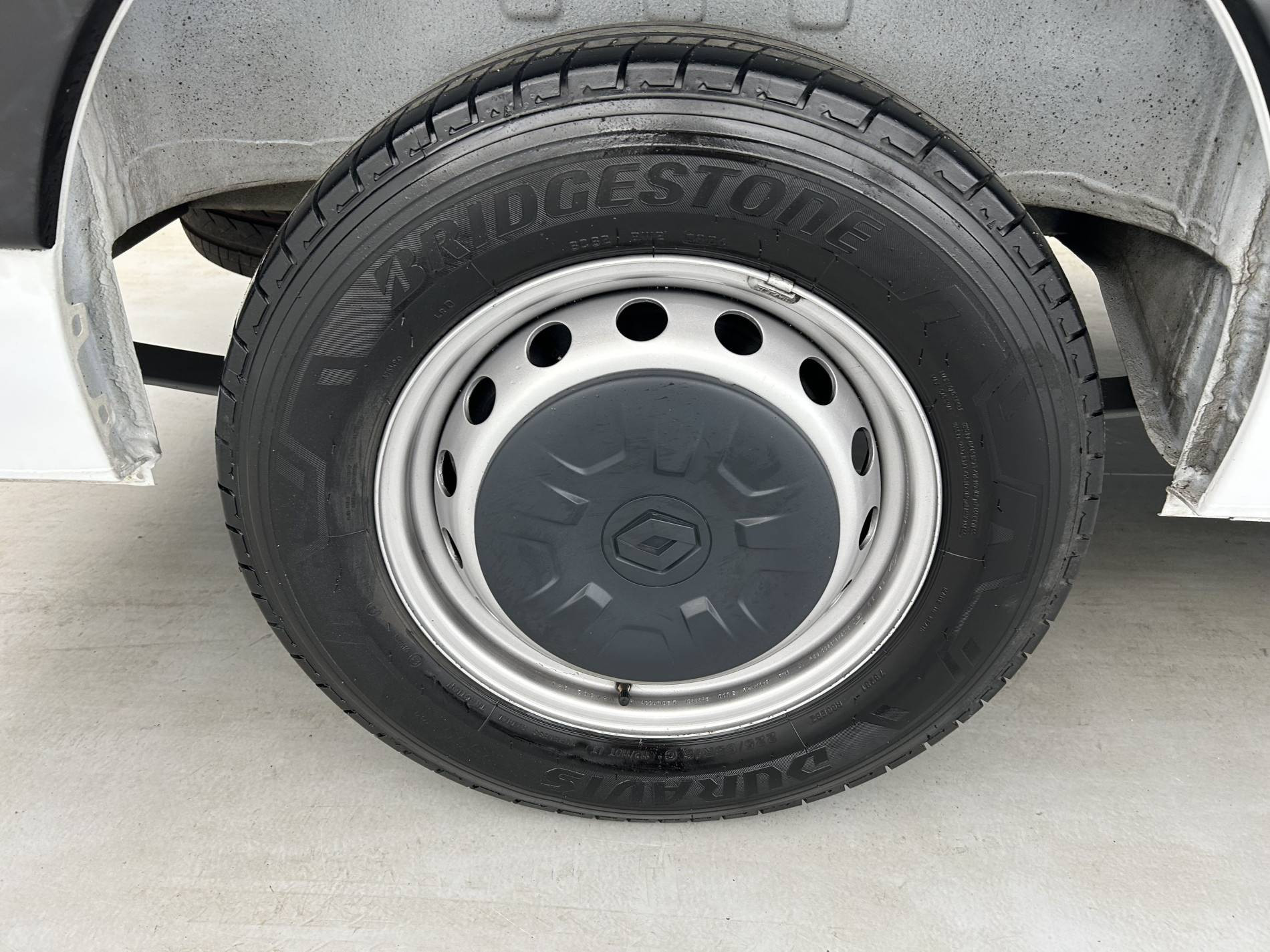 Vente en ligne Renault Master Fourgon MASTER FGN TRAC F3500 L3H3 BLUE DCI 135 au prix de 26 490 €