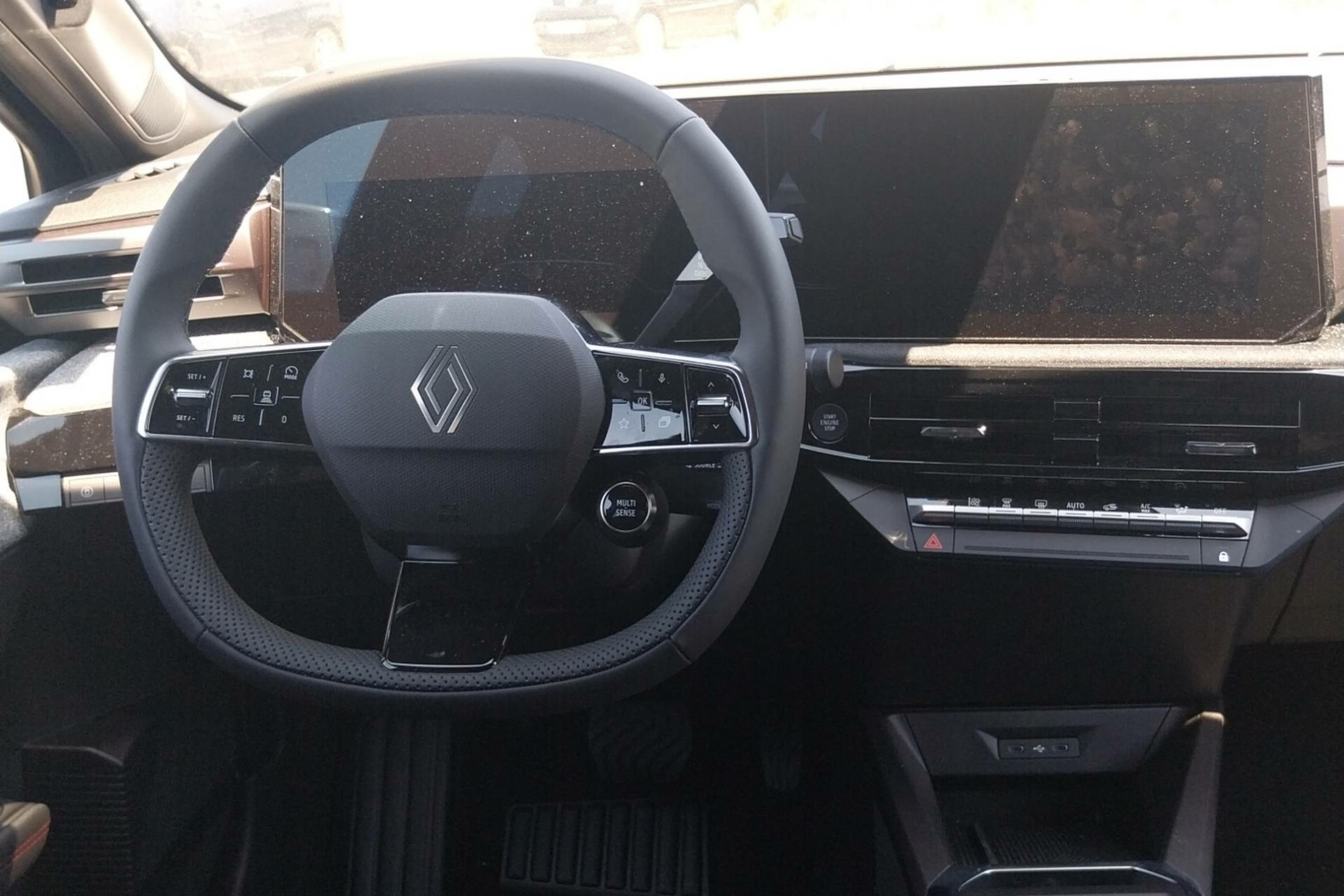 Vente en ligne Renault Clio 6 Clio E-Tech full hybrid 160 ch au prix de 26 890 €