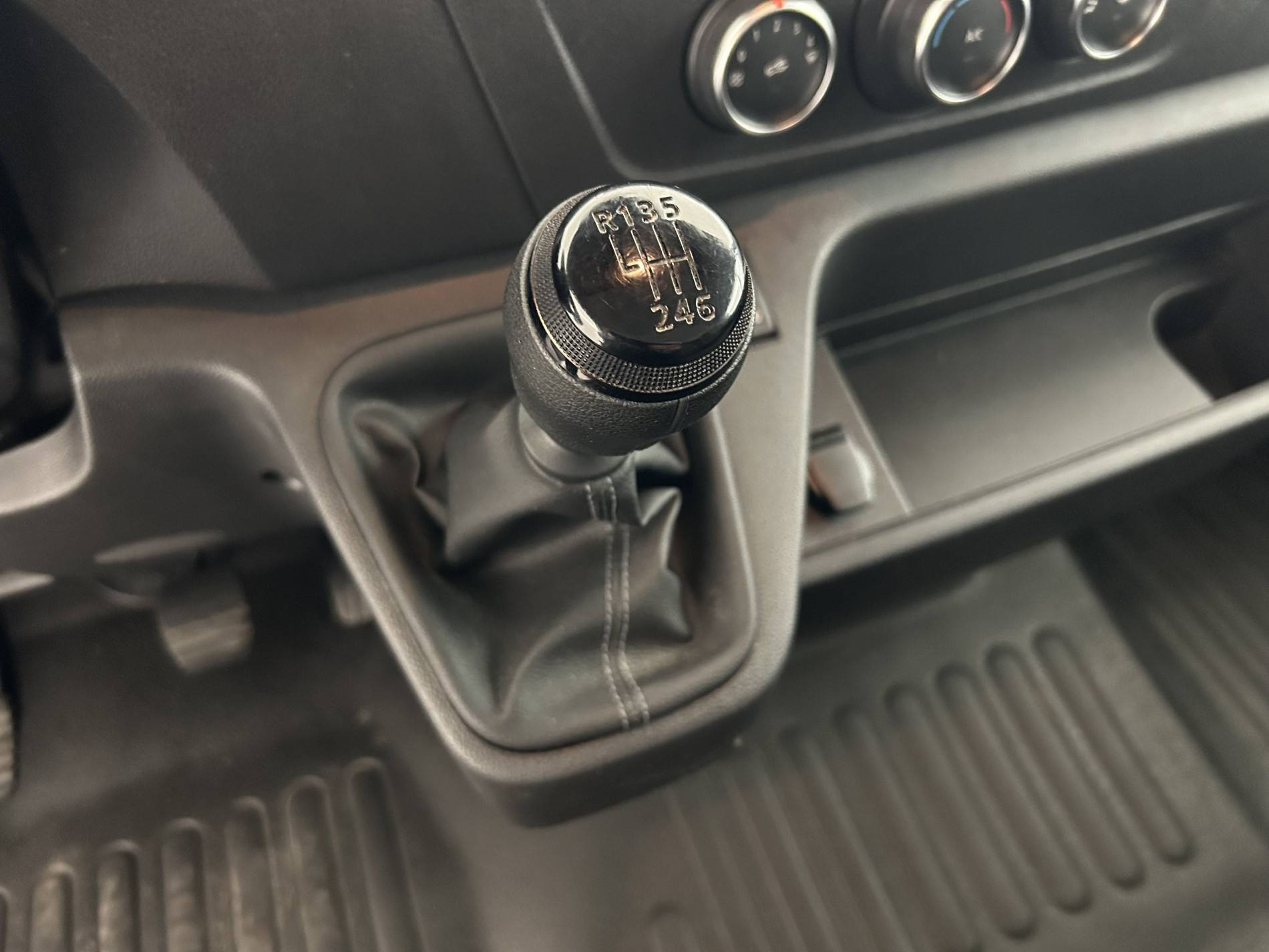 Vente en ligne Renault Master Fourgon MASTER FGN TRAC F3500 L2H2 BLUE DCI 135 au prix de 26 990 €