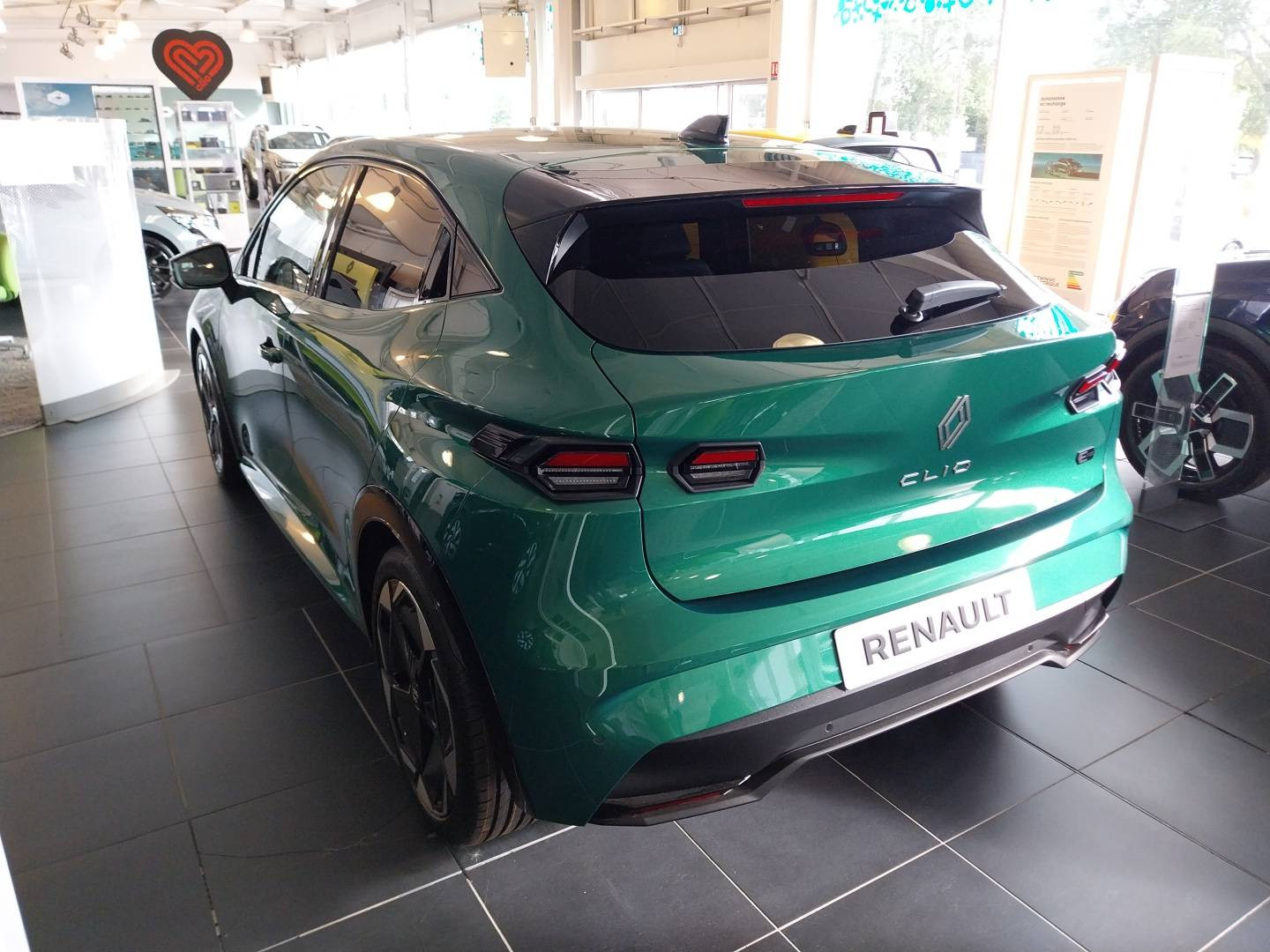 Vente en ligne Renault Clio 6 Clio E-Tech full hybrid 160 ch au prix de 27 390 €