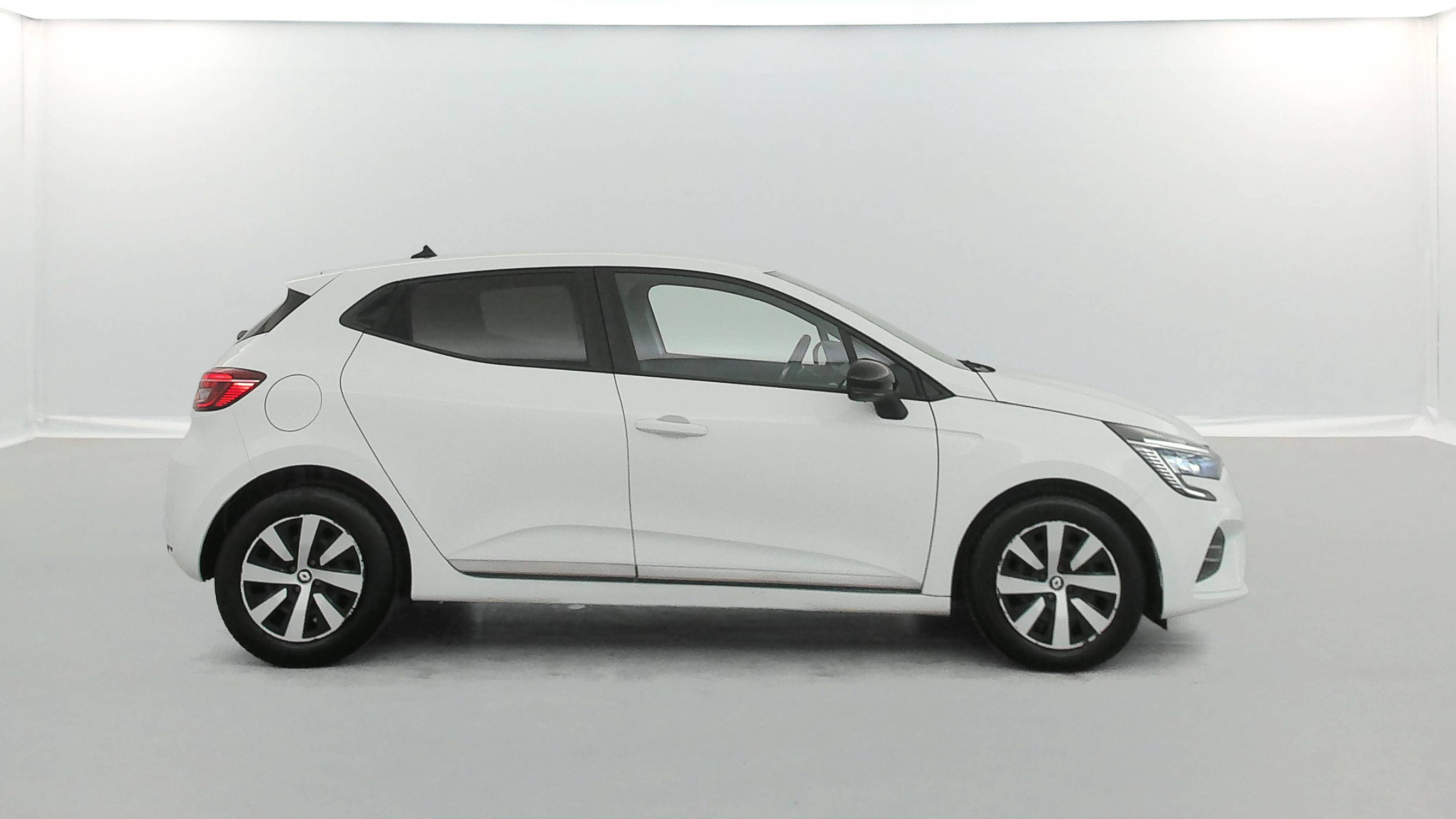 Vente en ligne Renault Clio 5 CLIO SOCIETE BLUE DCI 100 au prix de 14 990 €