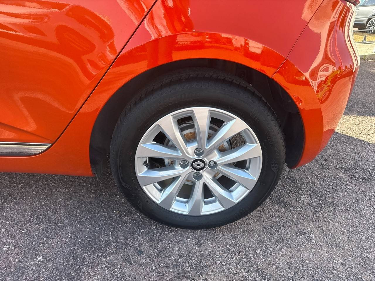 Vente en ligne Renault Clio 5 Clio E-Tech full hybrid 145 au prix de 16 490 €