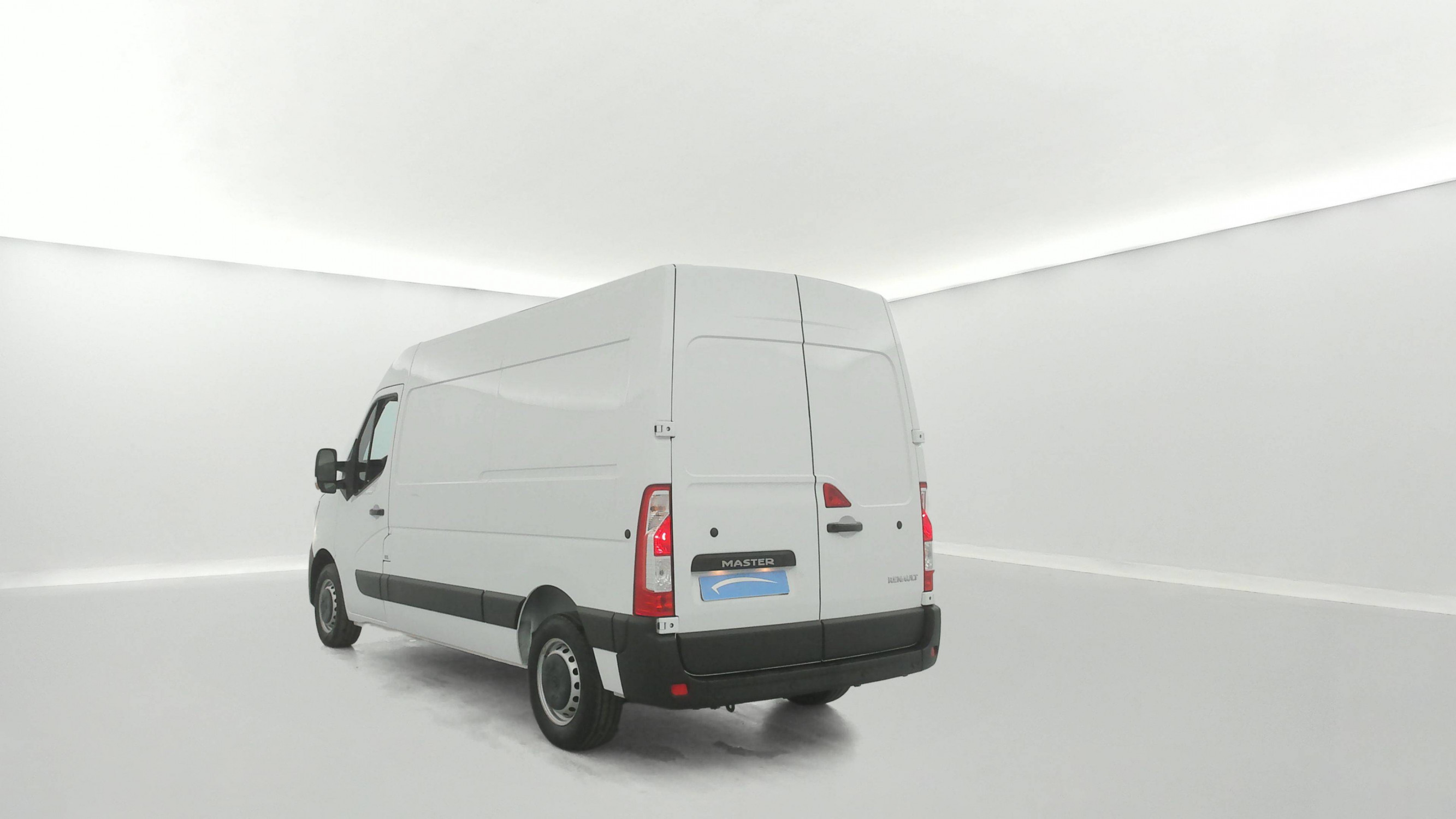 Vente en ligne Renault Master Fourgon MASTER FGN TRAC F3500 L2H2 BLUE DCI 135 au prix de 25 990 €