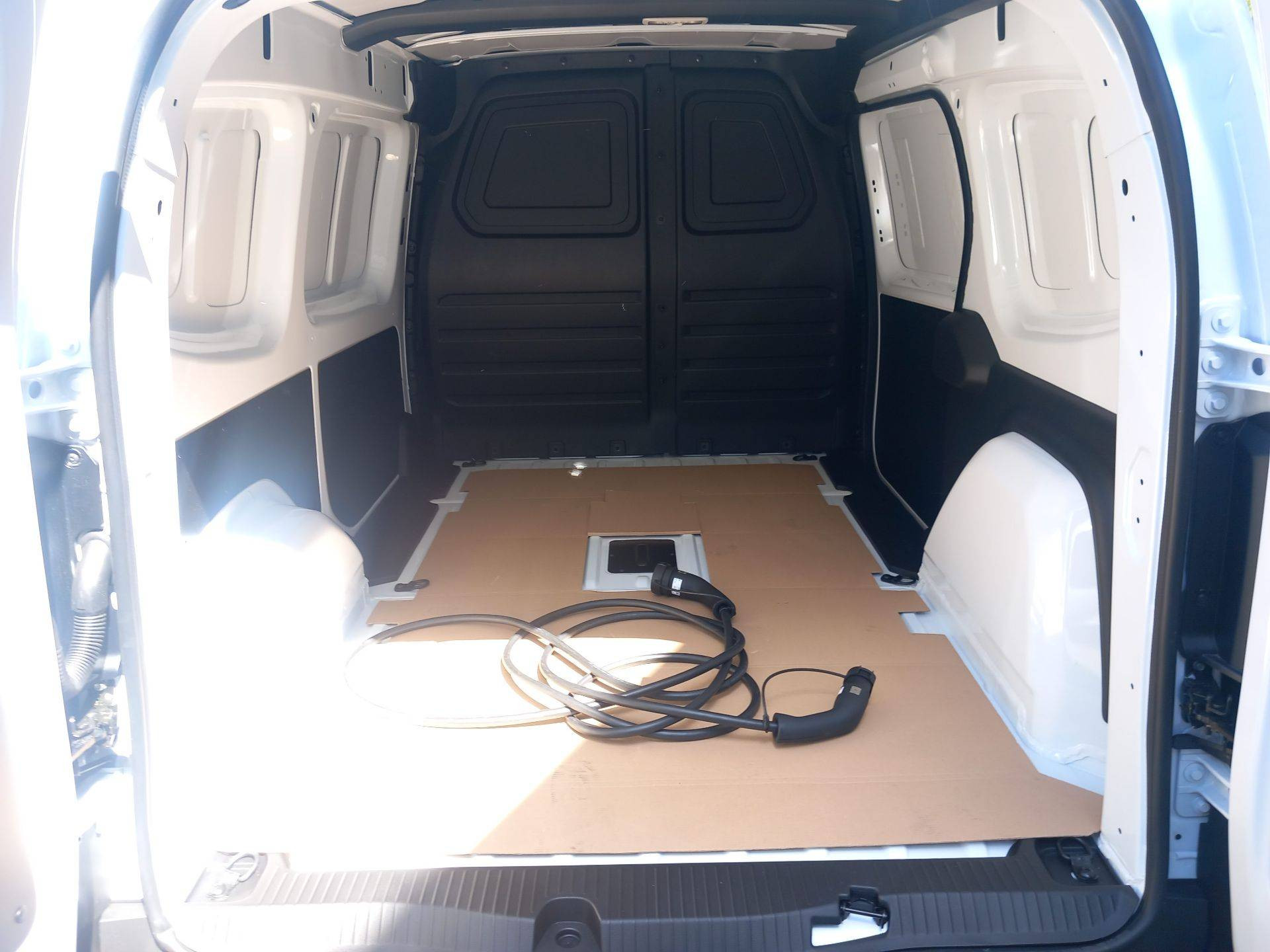 Vente en ligne Renault Kangoo Van E-Tech  FG TOLE L2 AC11 GSR2 au prix de 29 990 €