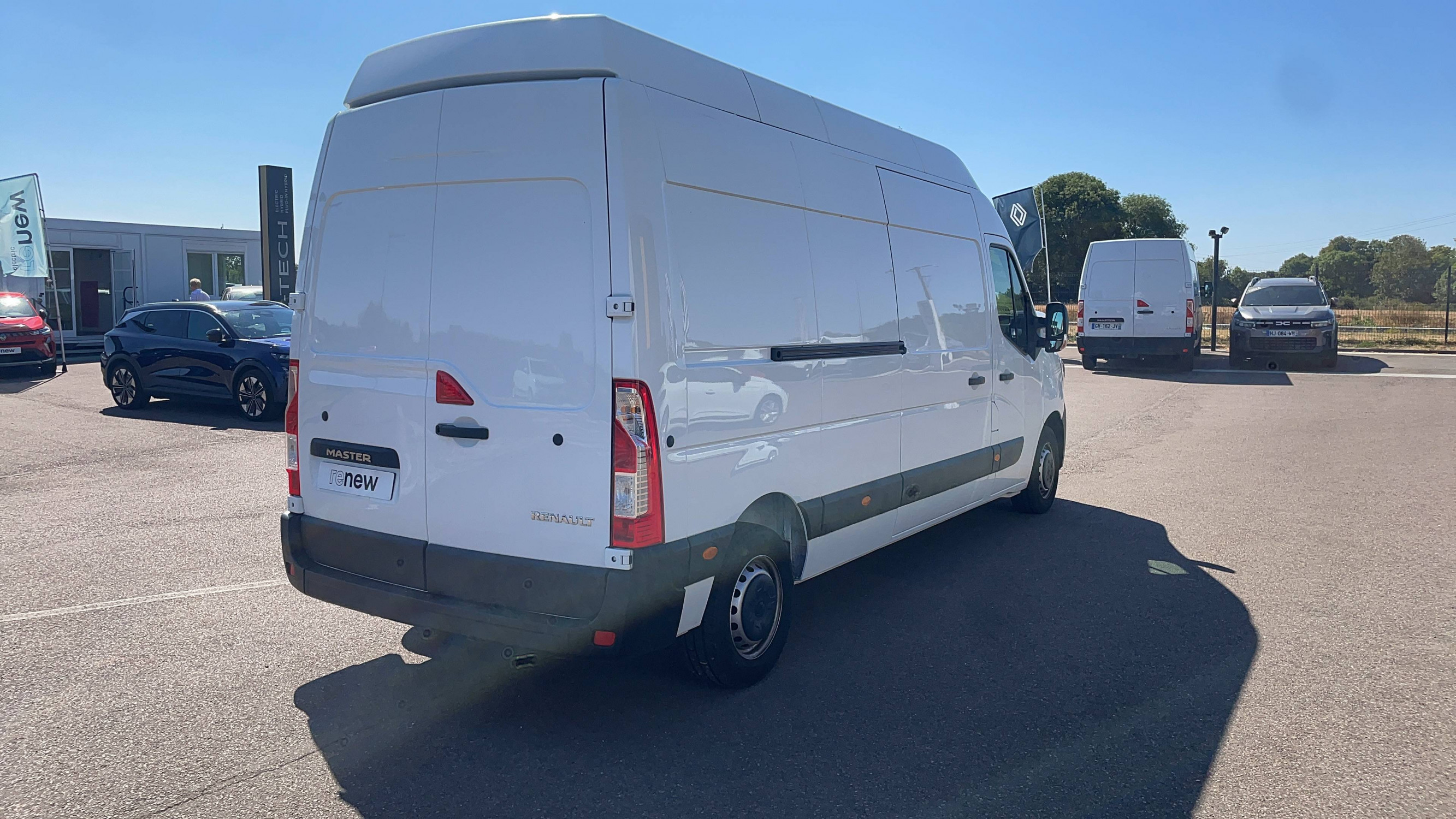 Vente en ligne Renault Master Fourgon MASTER FGN TRAC F3500 L3H3 BLUE DCI 135 au prix de 25 700 €