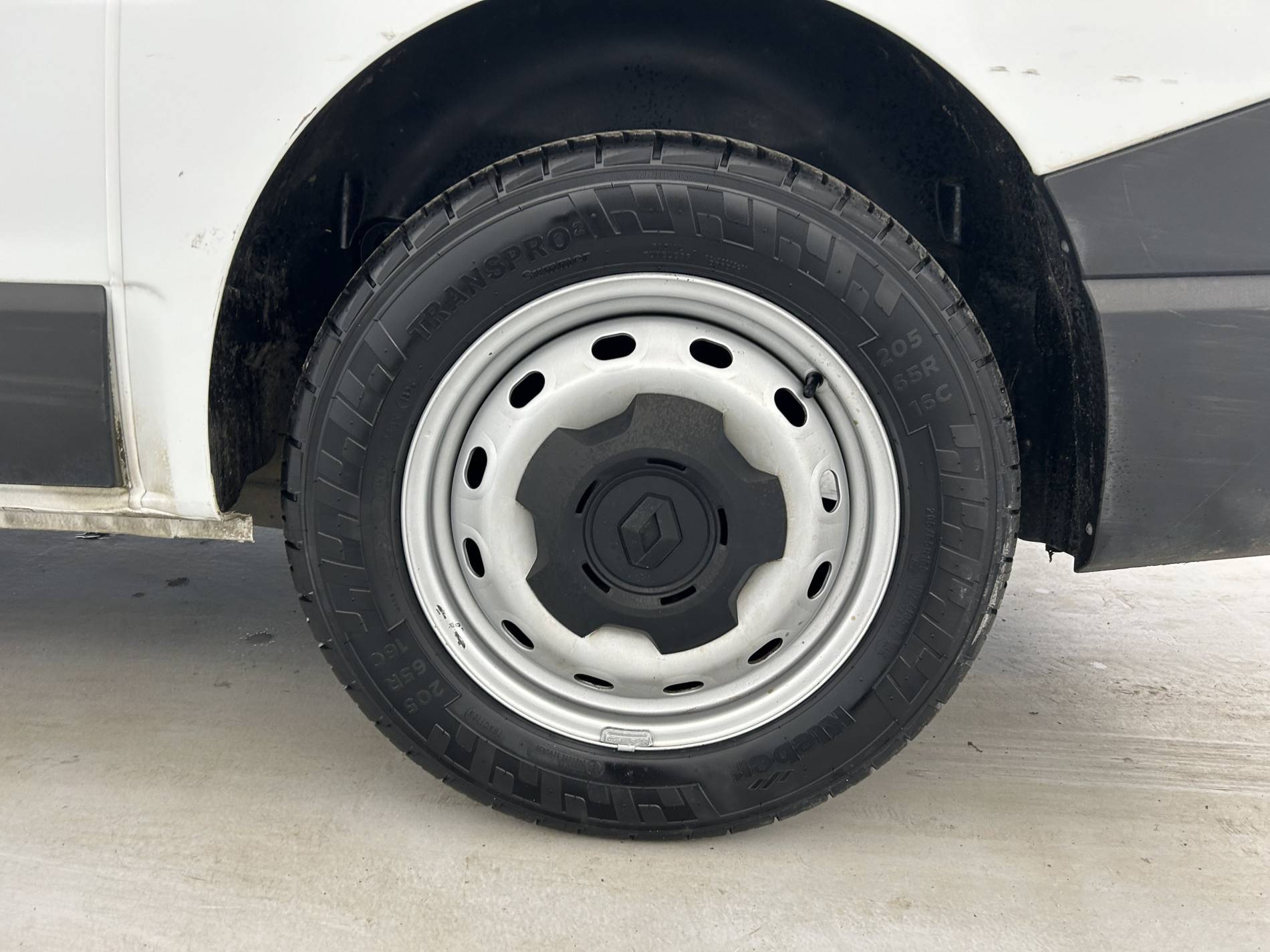 Vente en ligne Renault Trafic 3 Fourgon TRAFIC FGN L1H1 2800 KG BLUE DCI 110 au prix de 18 990 €