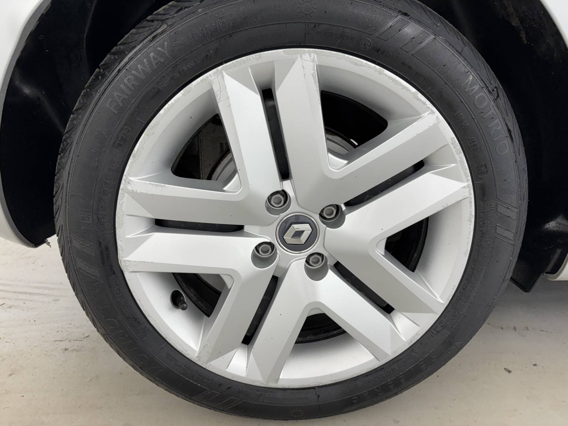 Vente en ligne Renault Clio 5 Clio E-Tech 140 - 21N au prix de 15 990 €