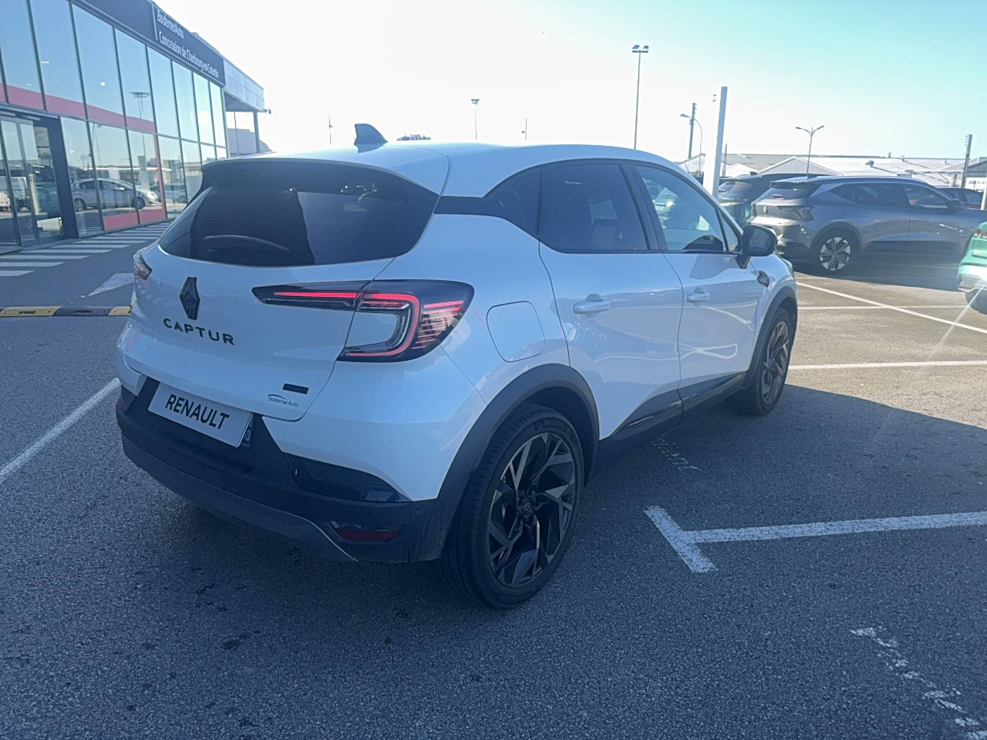 Vente en ligne Renault Captur  E-Tech full hybrid 160 ch au prix de 30 900 €