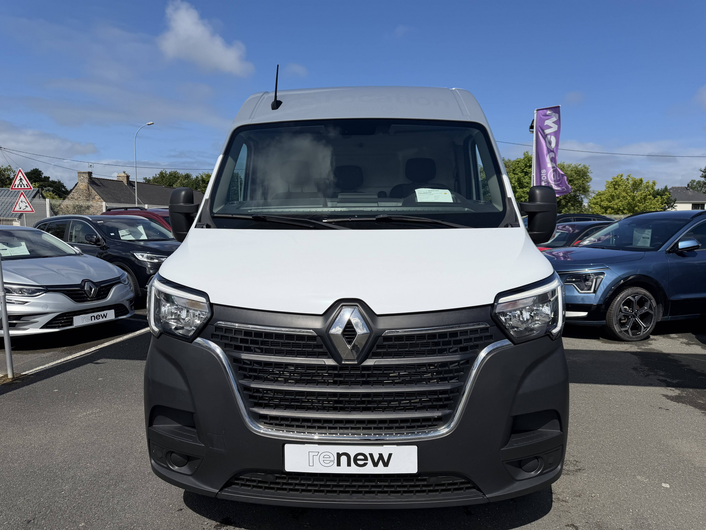 Vente en ligne Renault Master Fourgon MASTER FGN TRAC F3500 L2H2 BLUE DCI 135 au prix de 25 990 €