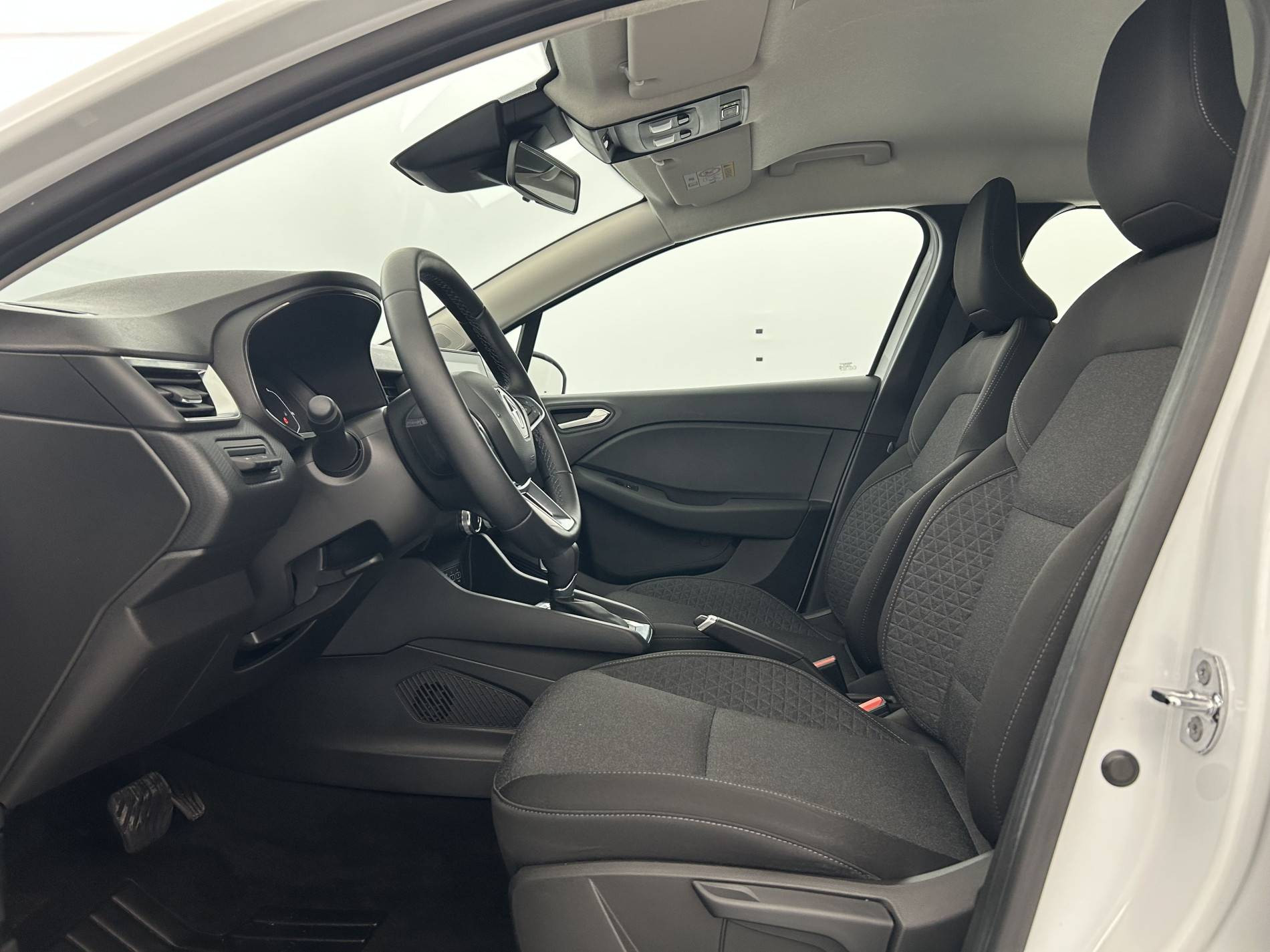 Vente en ligne Renault Clio 5 Clio E-Tech 140 - 21N au prix de 15 500 €