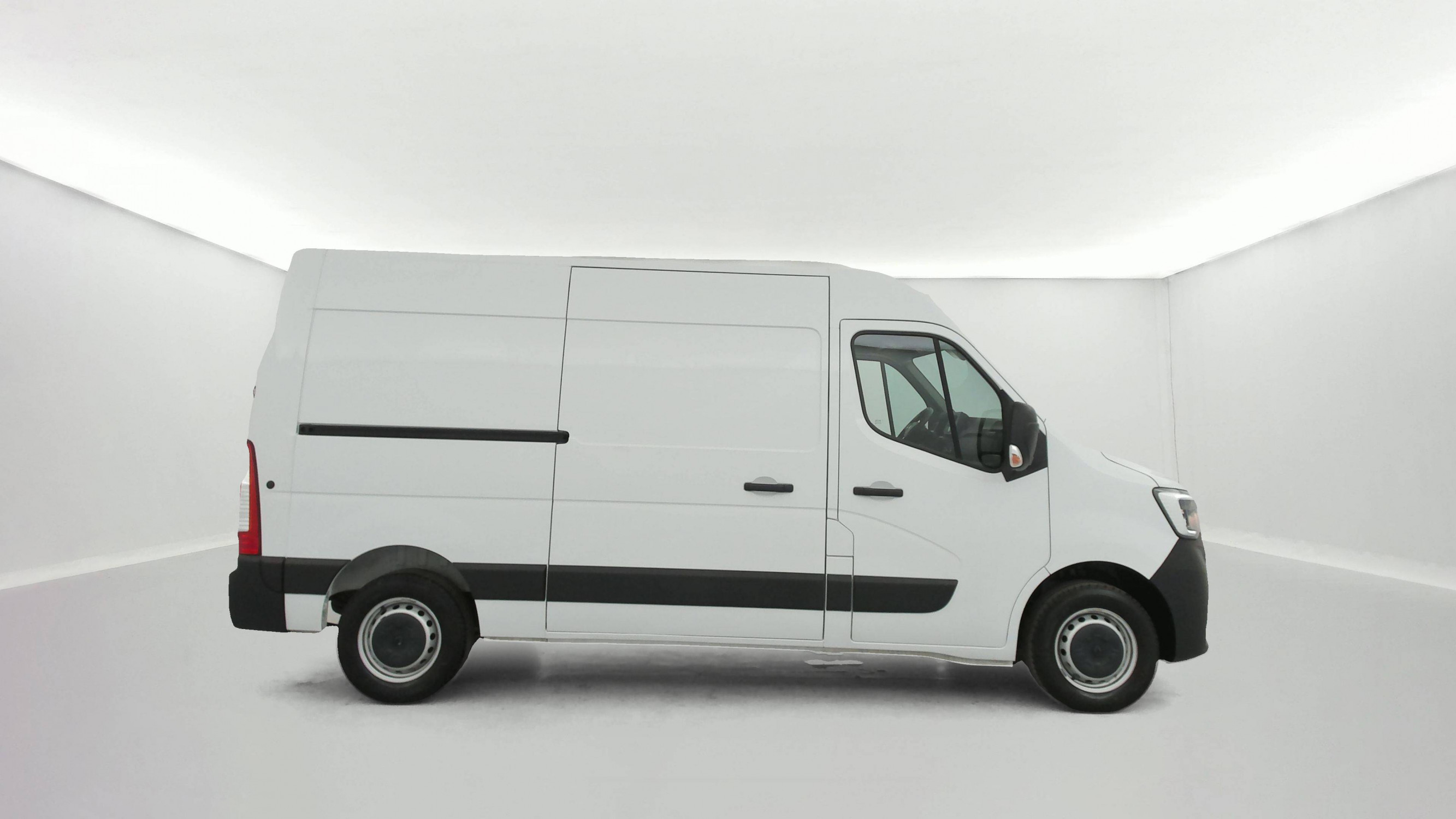 Vente en ligne Renault Master Fourgon MASTER FGN TRAC F3500 L2H2 BLUE DCI 135 au prix de 21 990 €