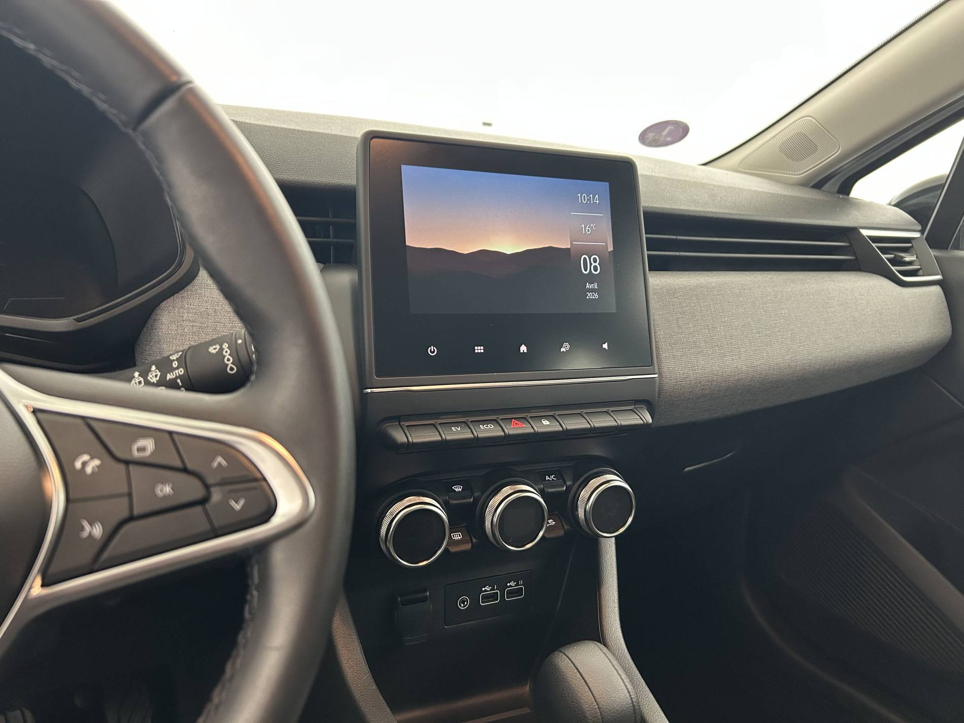 Vente en ligne Renault Clio 5 Clio E-Tech full hybrid 145 au prix de 17 990 €