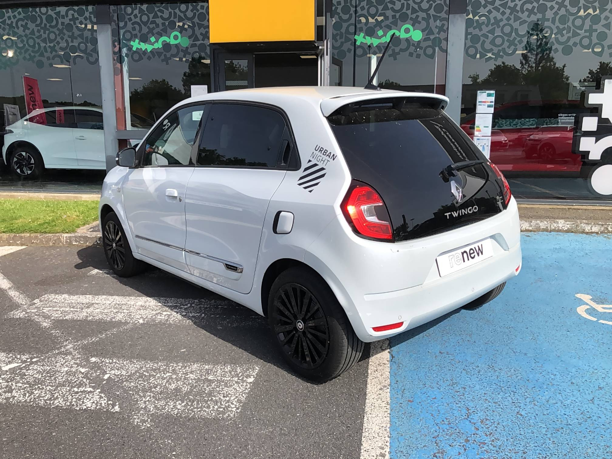 Vente en ligne Renault Twingo Electrique Twingo III E-Tech au prix de 15 990 €