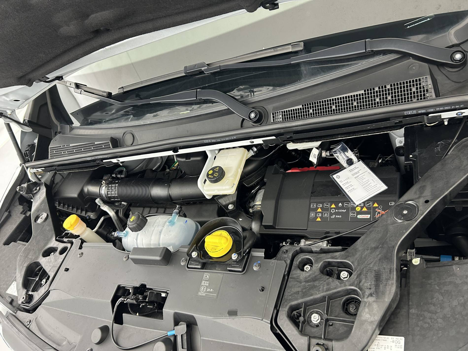 Vente en ligne Renault Trafic 3 Fourgon TRAFIC FG BLUE DCI 130 L1H1 3T GSR2 au prix de 23 690 €