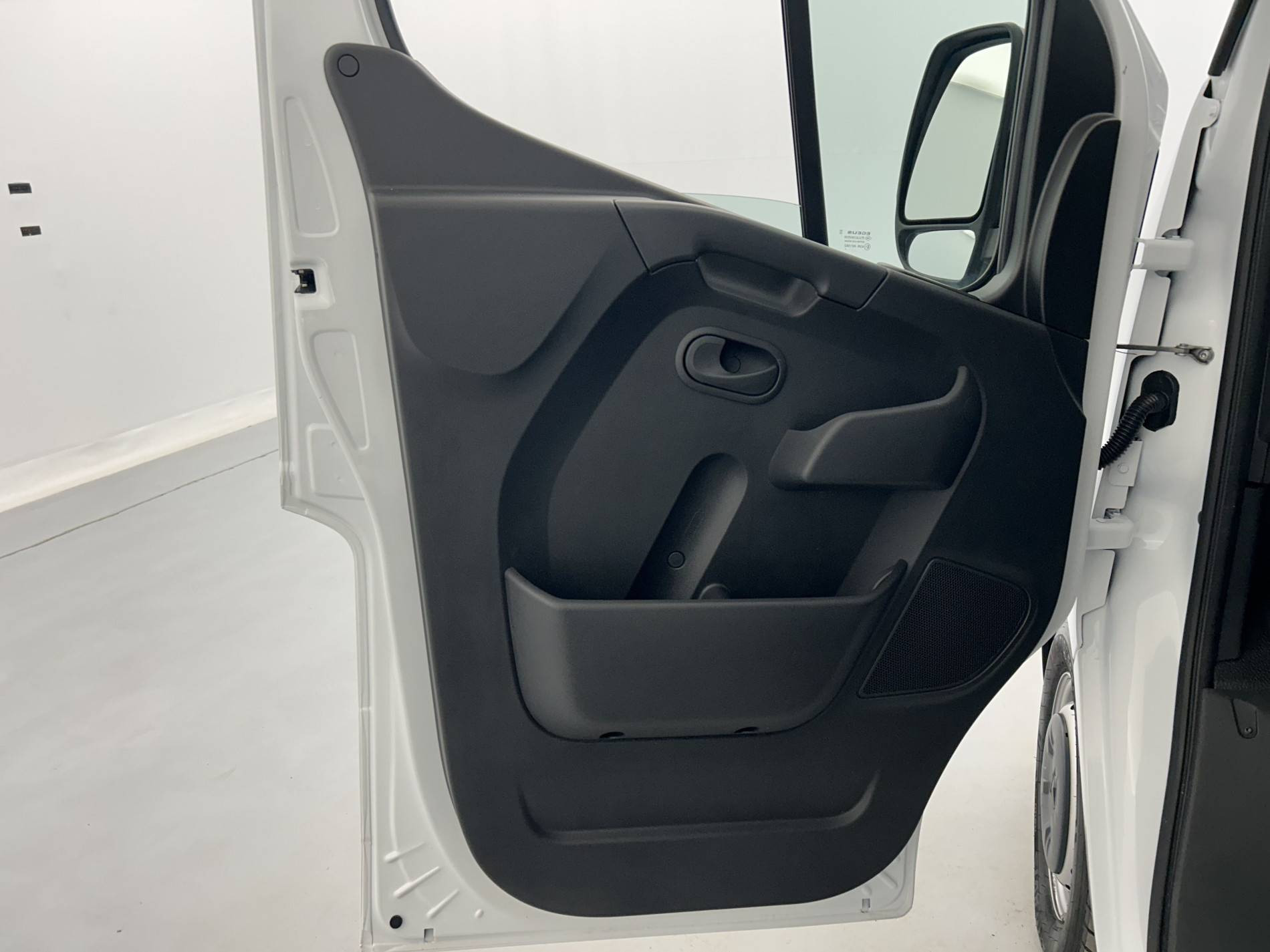Vente en ligne Renault Master Fourgon MASTER FGN TRAC F3500 L2H2 BLUE DCI 135 au prix de 26 990 €