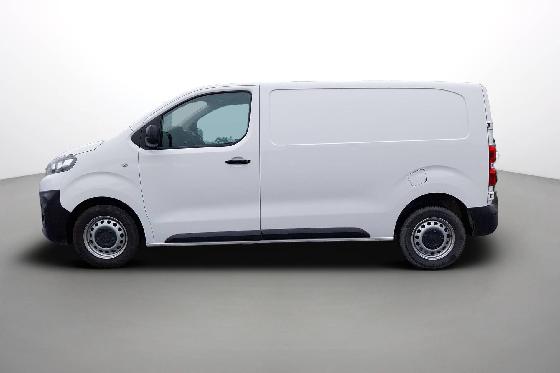 Vente en ligne Citroën Jumper Fourgon JUMPY FGN M BLUEHDI 120 S&S BVM6 au prix de 19 490 €