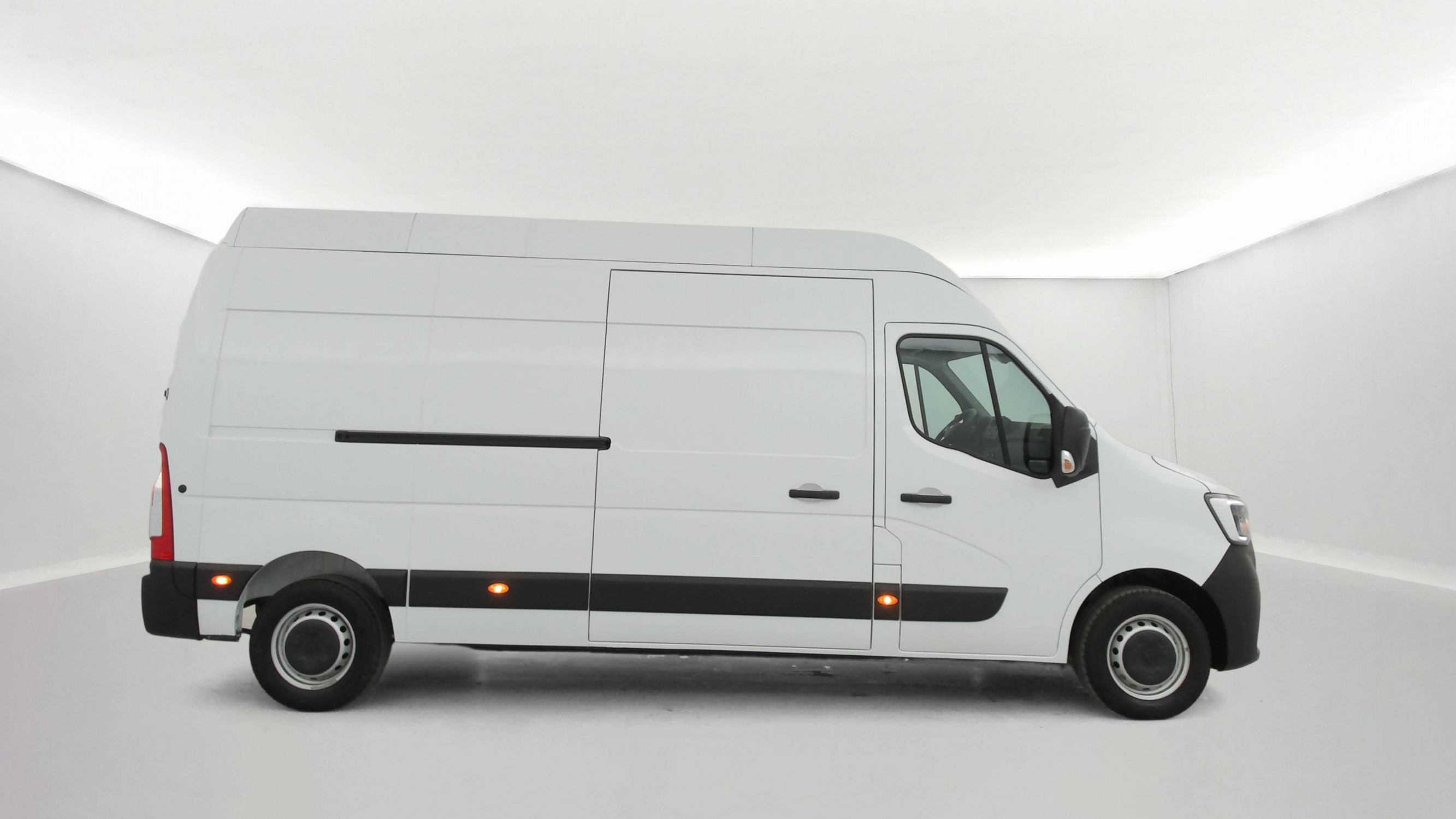Vente en ligne Renault Master Fourgon MASTER FGN TRAC F3500 L3H3 BLUE DCI 135 au prix de 28 990 €