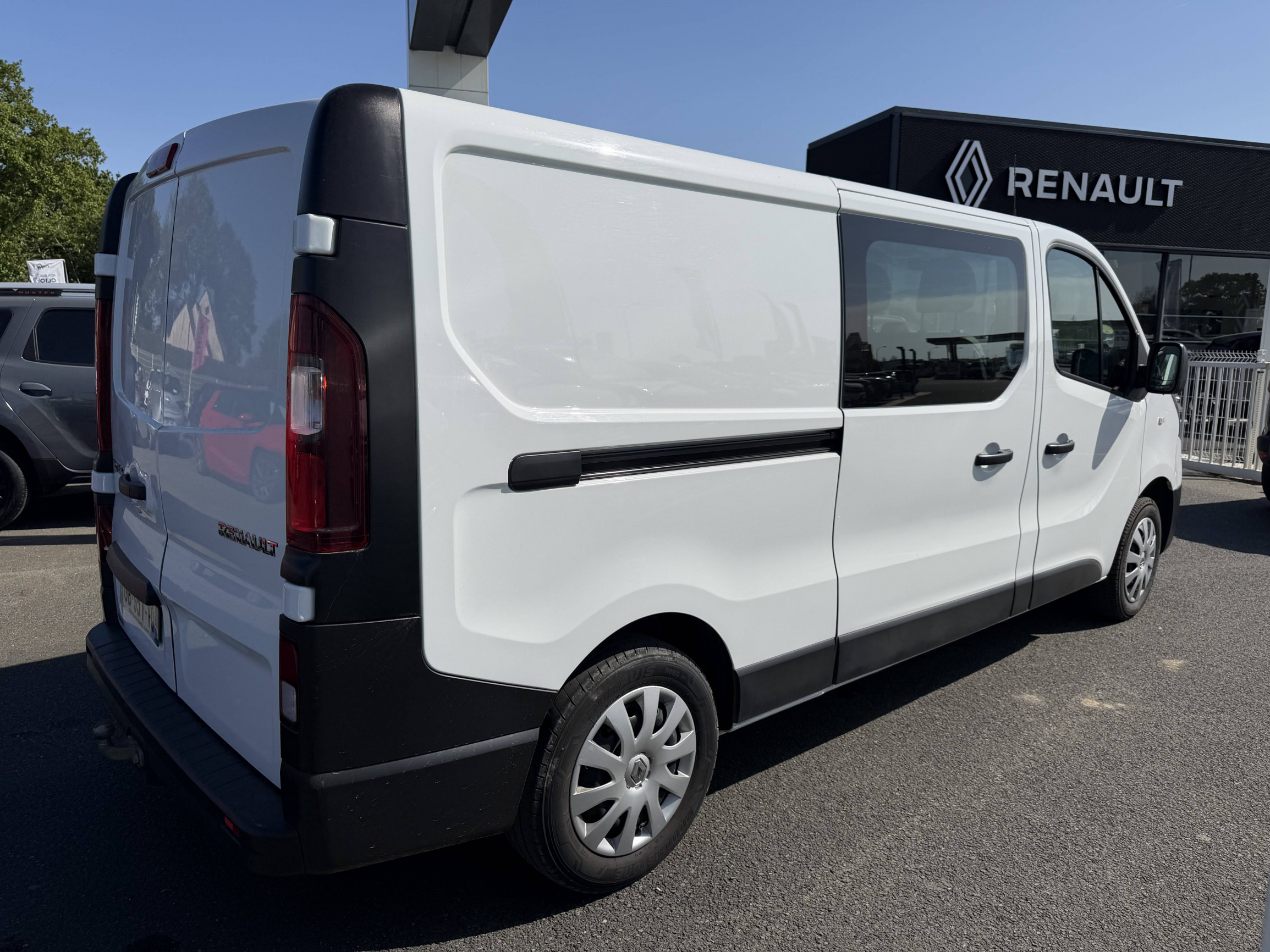 Vente en ligne Renault Trafic Cabine Approfondie TRAFIC CA L2H1 1200 KG DCI 120 au prix de 23 490 €
