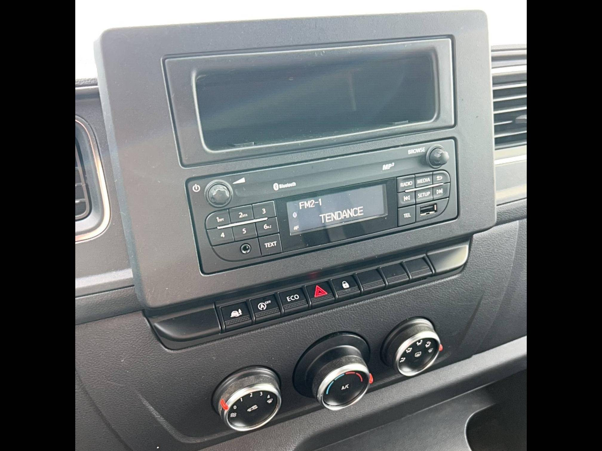 Vente en ligne Renault Master Fourgon MASTER FGN TRAC F3500 L2H2 ENERGY DCI 145 POUR TRANSF au prix de 19 890 €