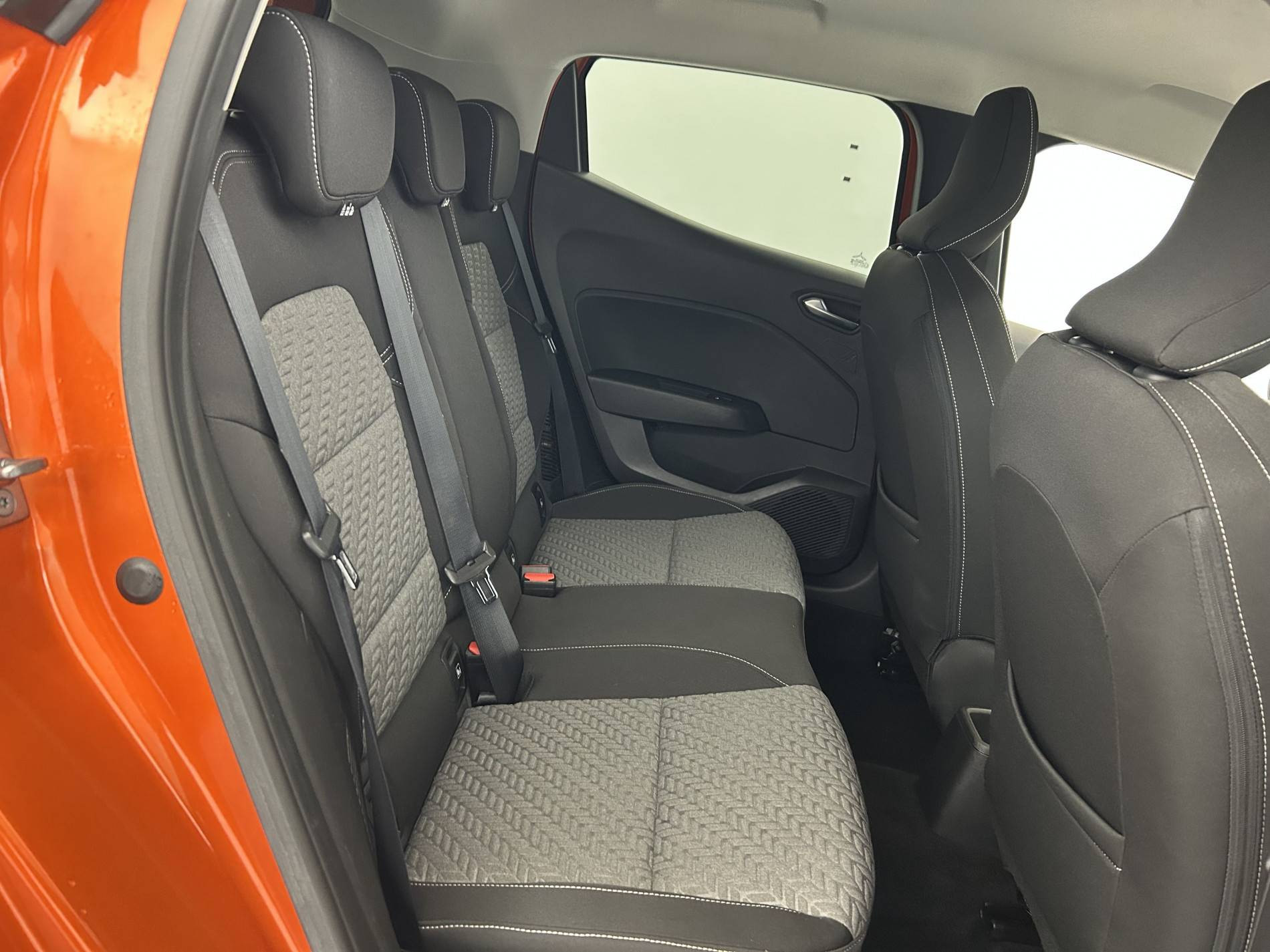 Vente en ligne Renault Clio 5 Clio E-Tech full hybrid 145 au prix de 16 990 €