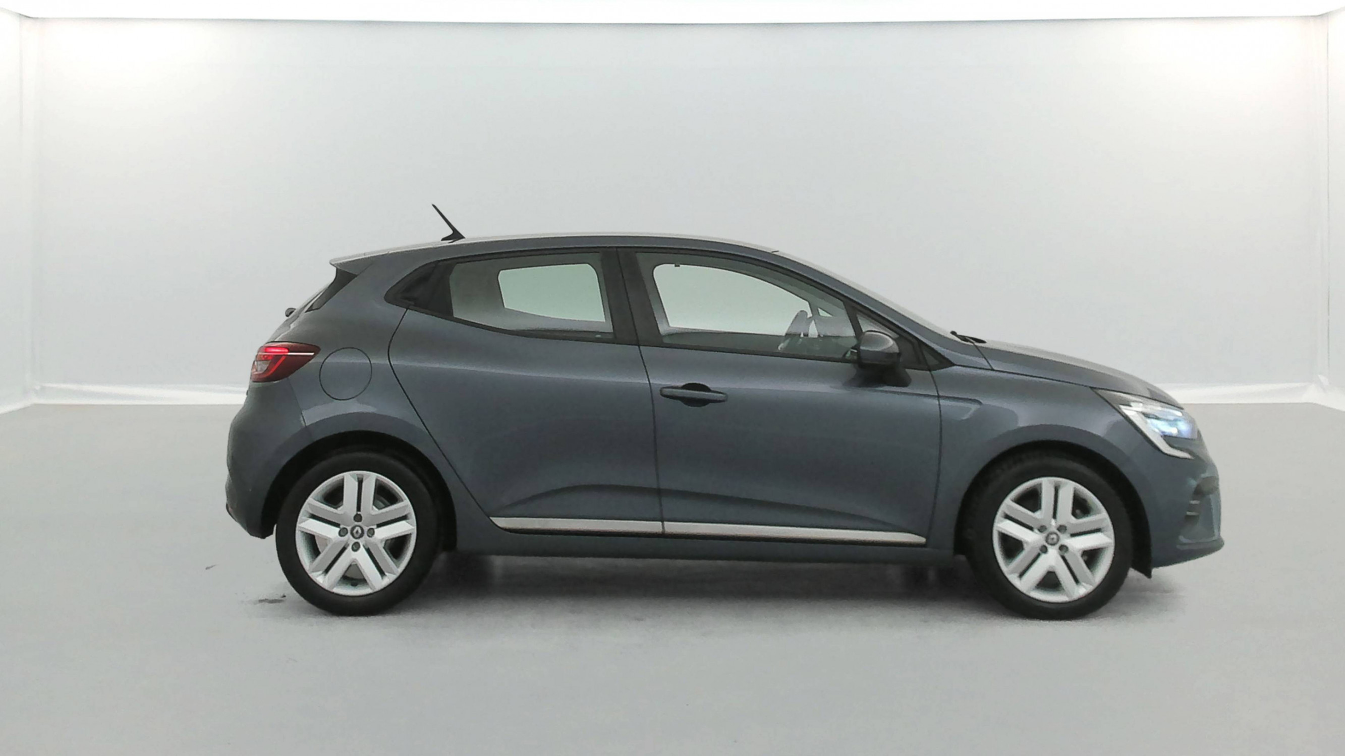 Vente en ligne Renault Clio 5 Clio E-Tech 140 - 21N au prix de 14 970 €