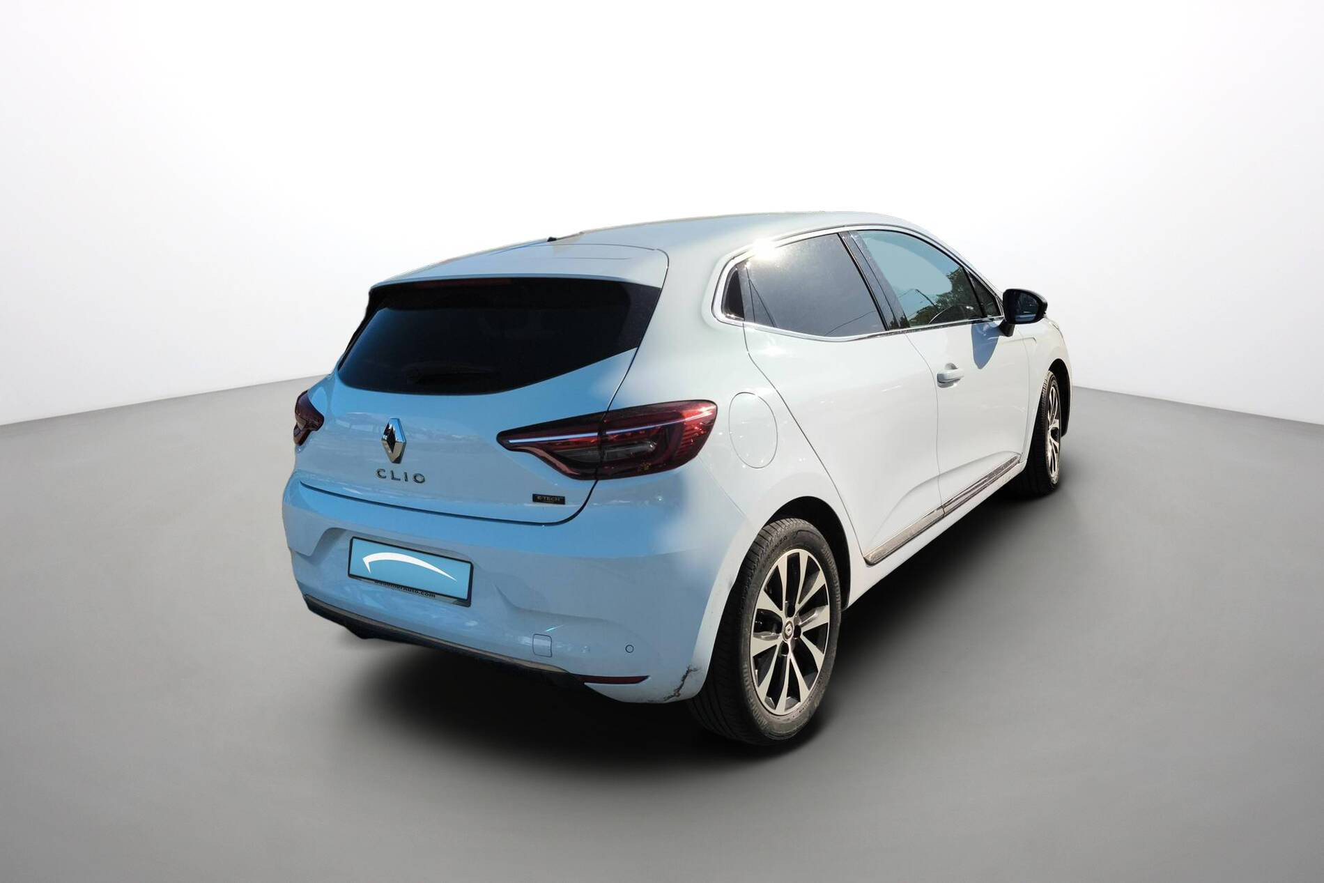 Vente en ligne Renault Clio 5 Clio E-Tech hybride 145 au prix de 17 970 €
