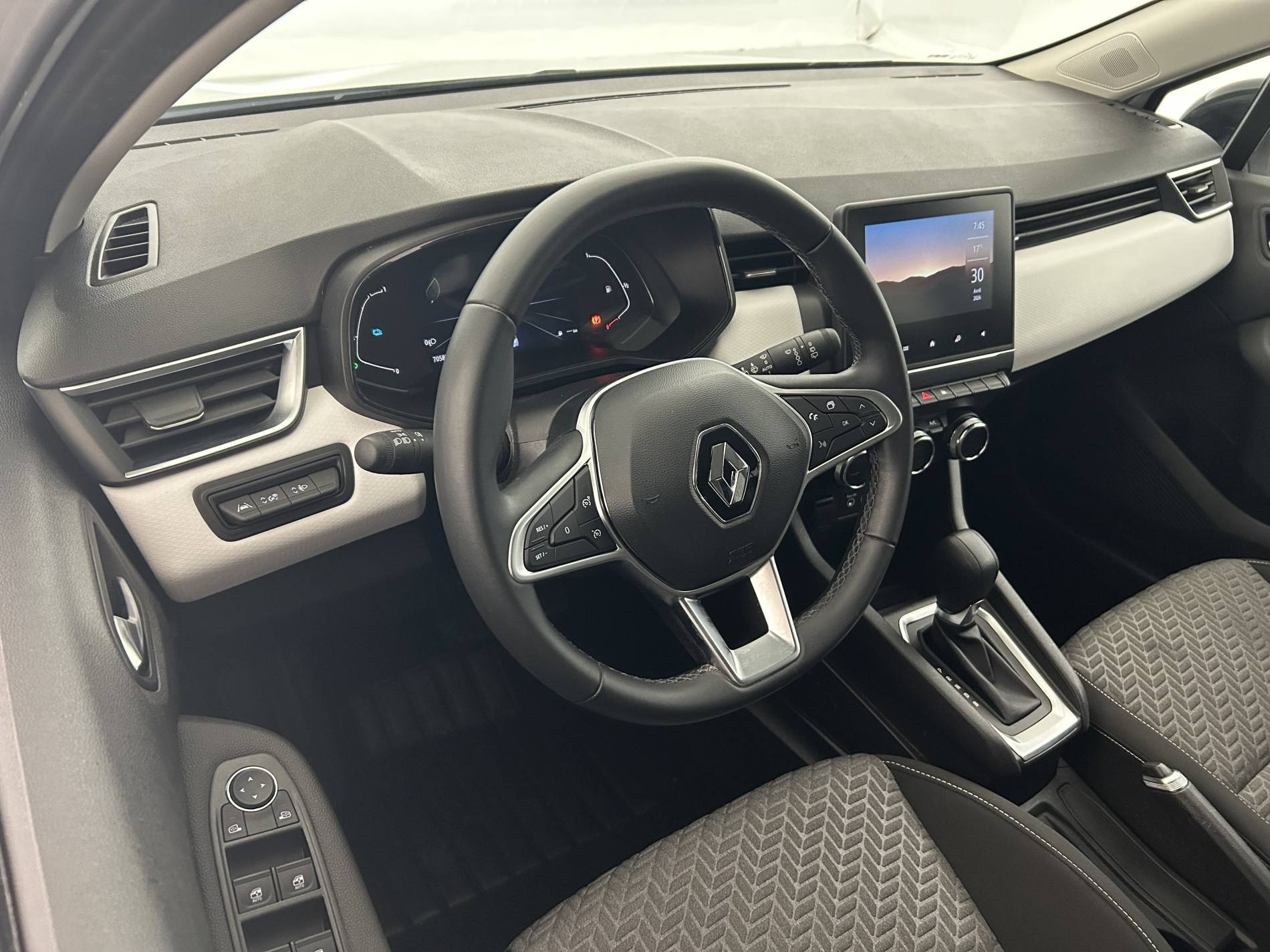 Vente en ligne Renault Clio 5 Clio E-Tech full hybrid 145 au prix de 15 490 €