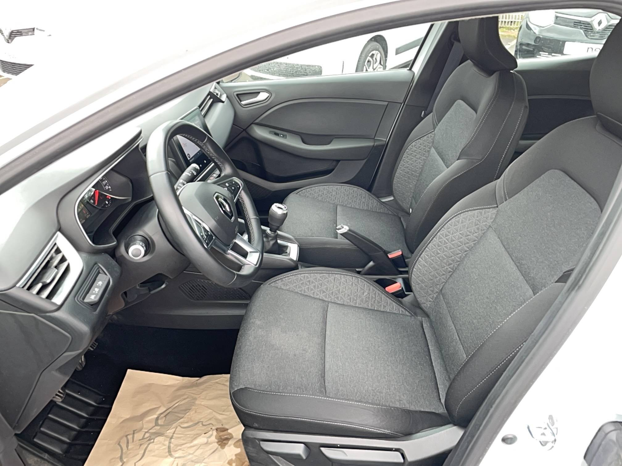 Vente en ligne Renault Clio 5 Clio TCe 90 - 21 au prix de 12 590 €