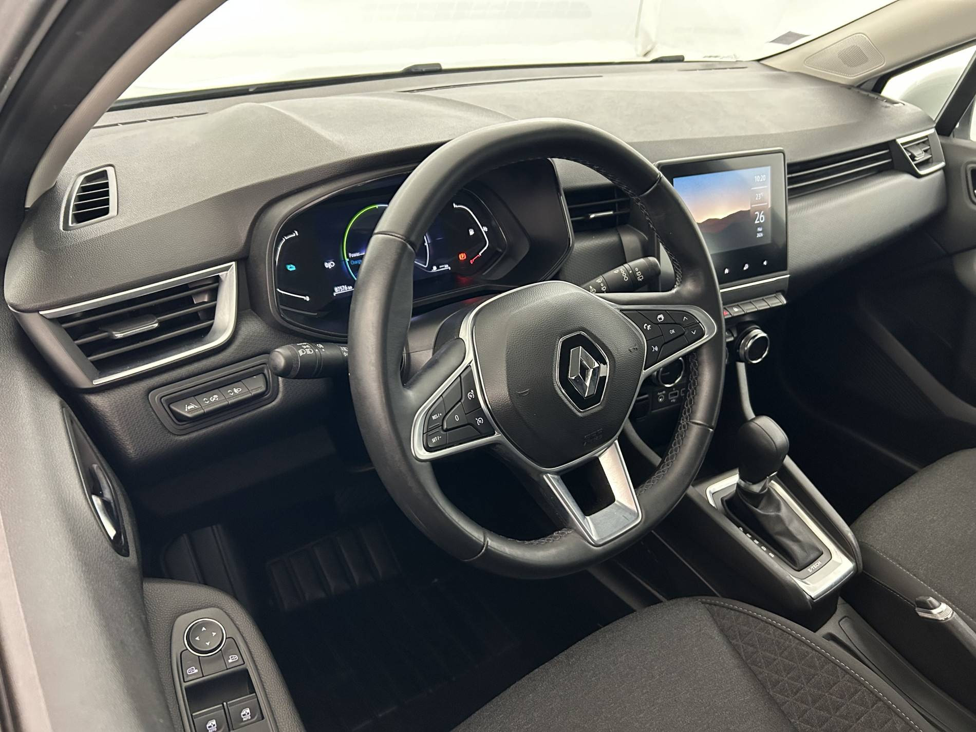 Vente en ligne Renault Clio 5 Clio E-Tech 140 - 21N au prix de 13 790 €