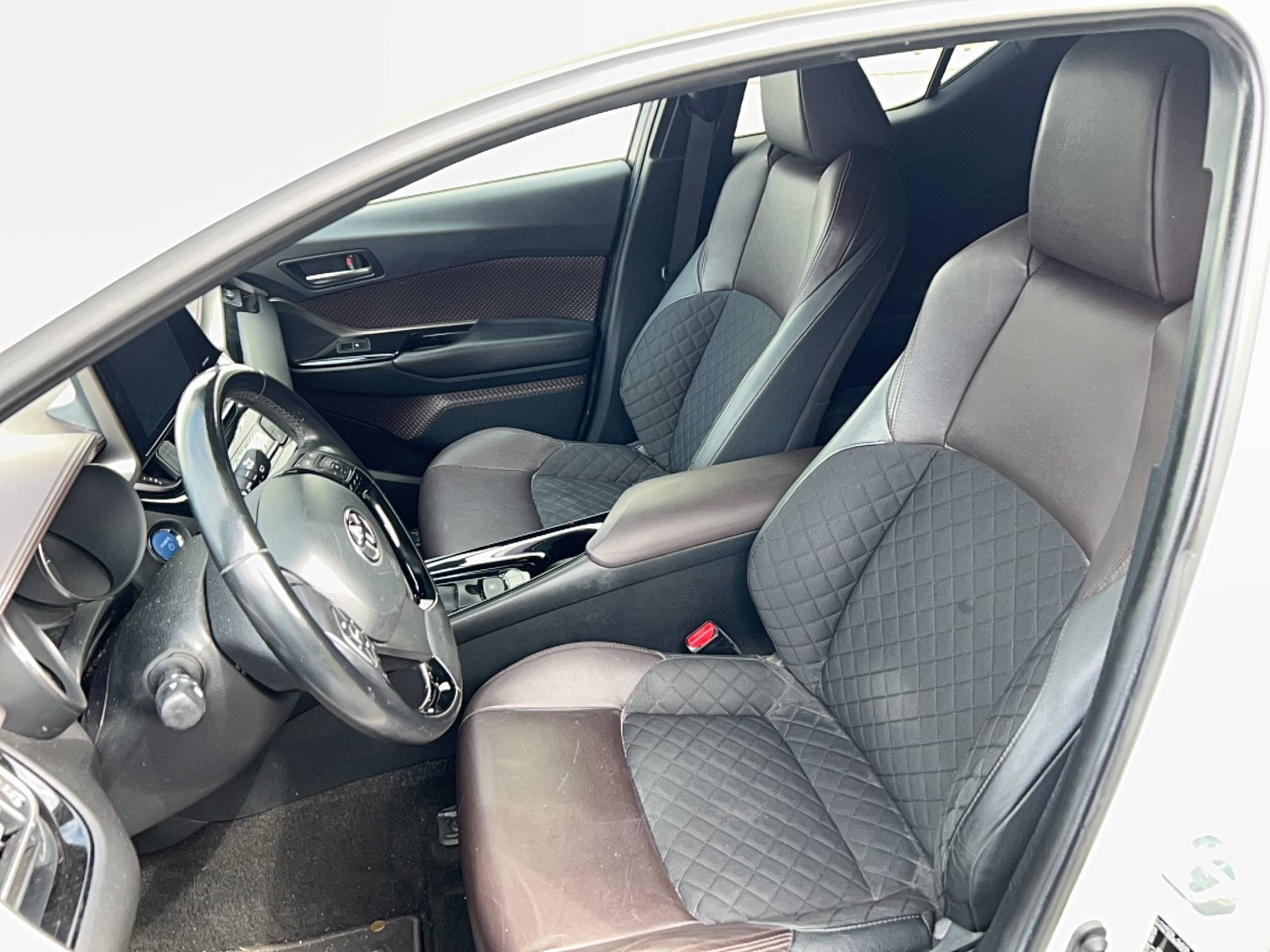 Toyota C-HR C-HR Pro Hybride 122h occasion de 2017 en vente à Guingamp